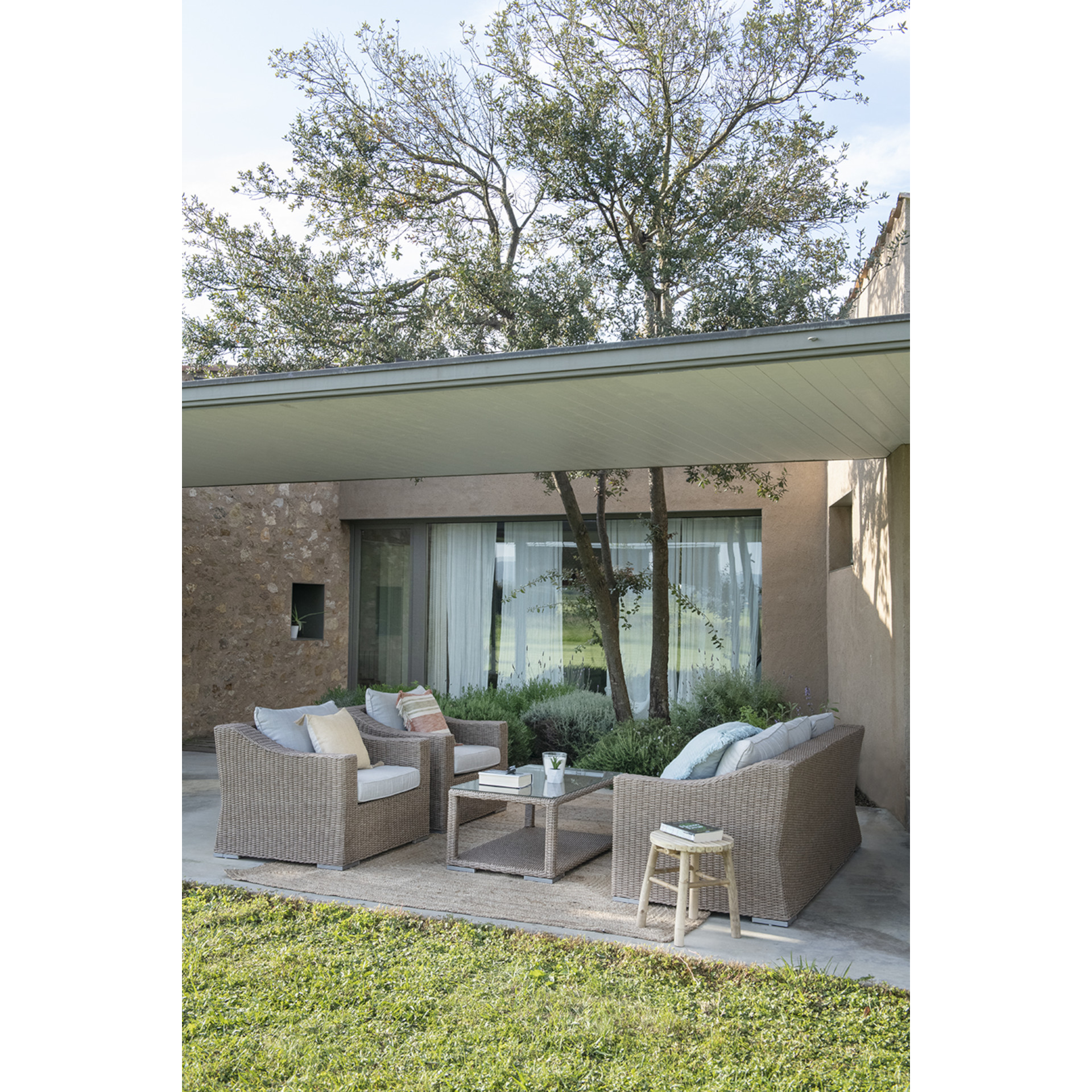 Set de jard&iacute;n de 4 piezas de rat&aacute;n sint&eacute;tico beige Zanz&iacute;bar