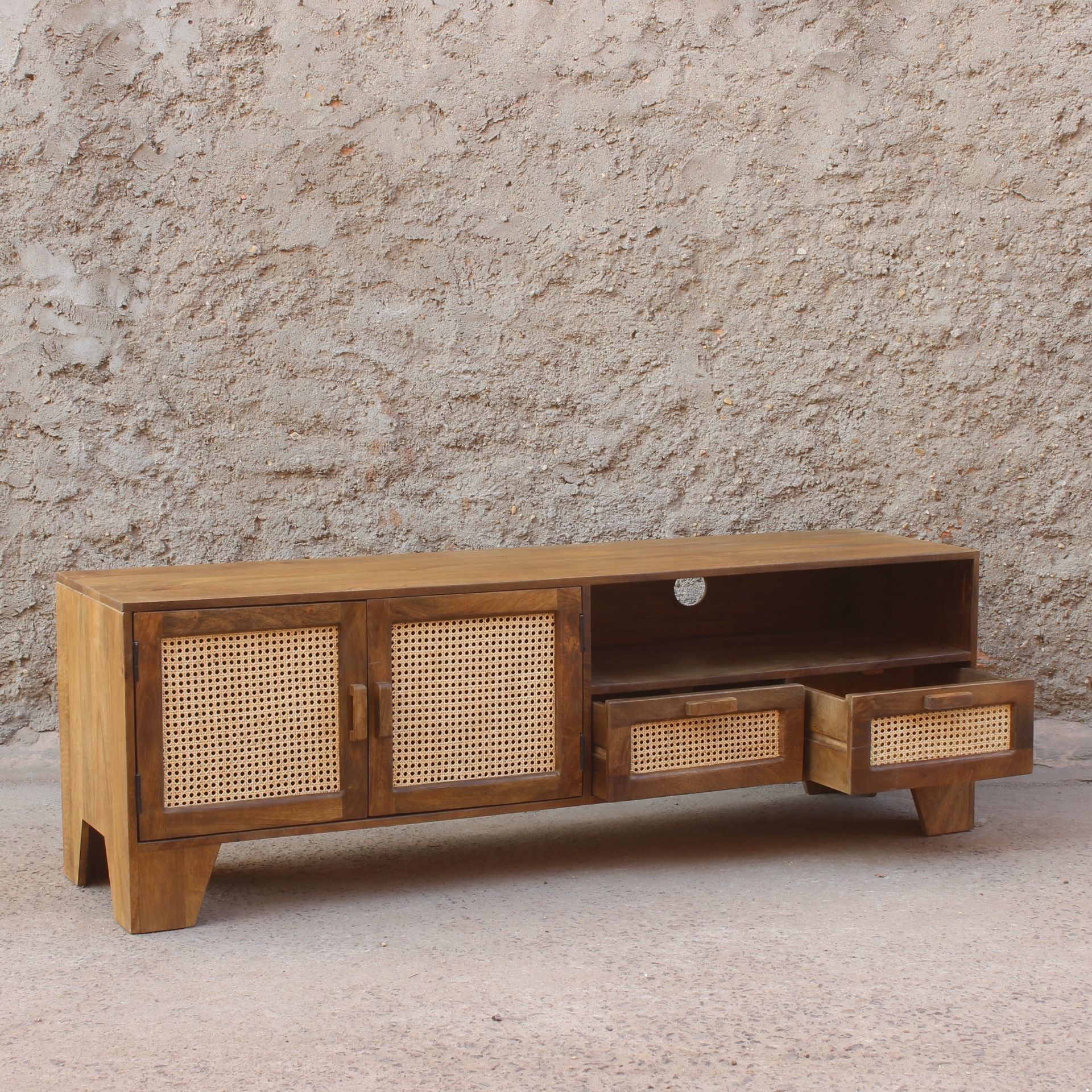 Mueble de televisión de madera de mango Merlín 175x45x57cm Clau&Chloe