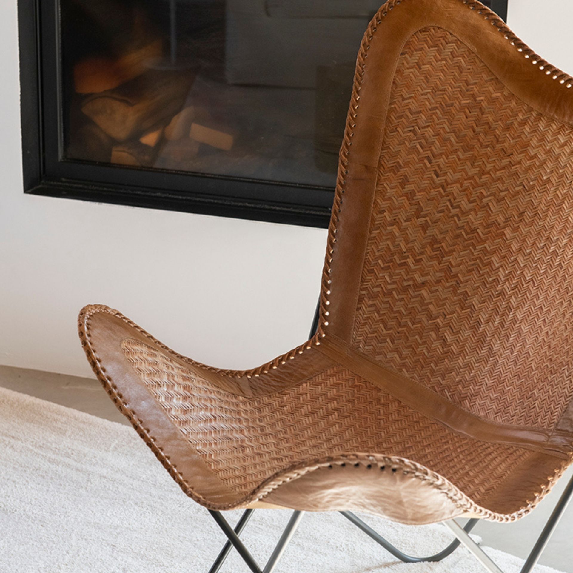 Silla mariposa de cuero y ratán marrón Katy 72x78x92cm