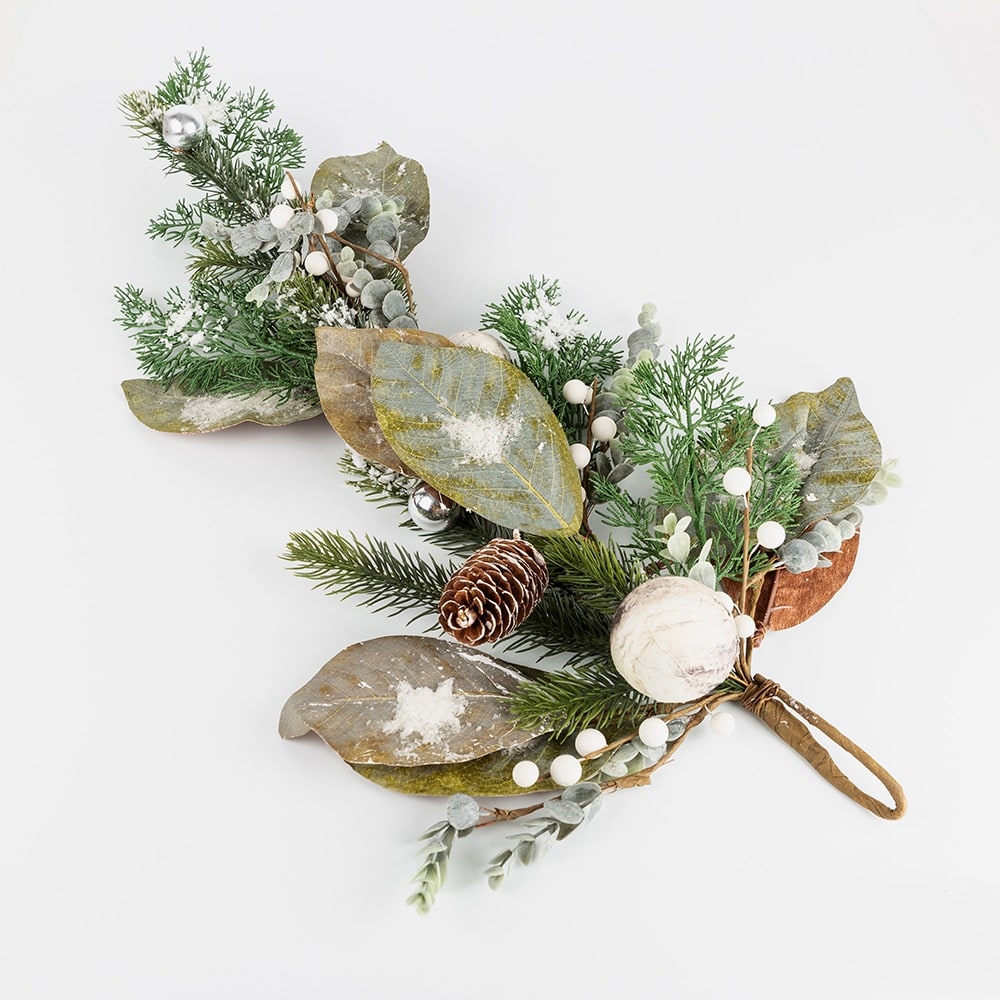 Rama de pino con bolas plateadas 72cm