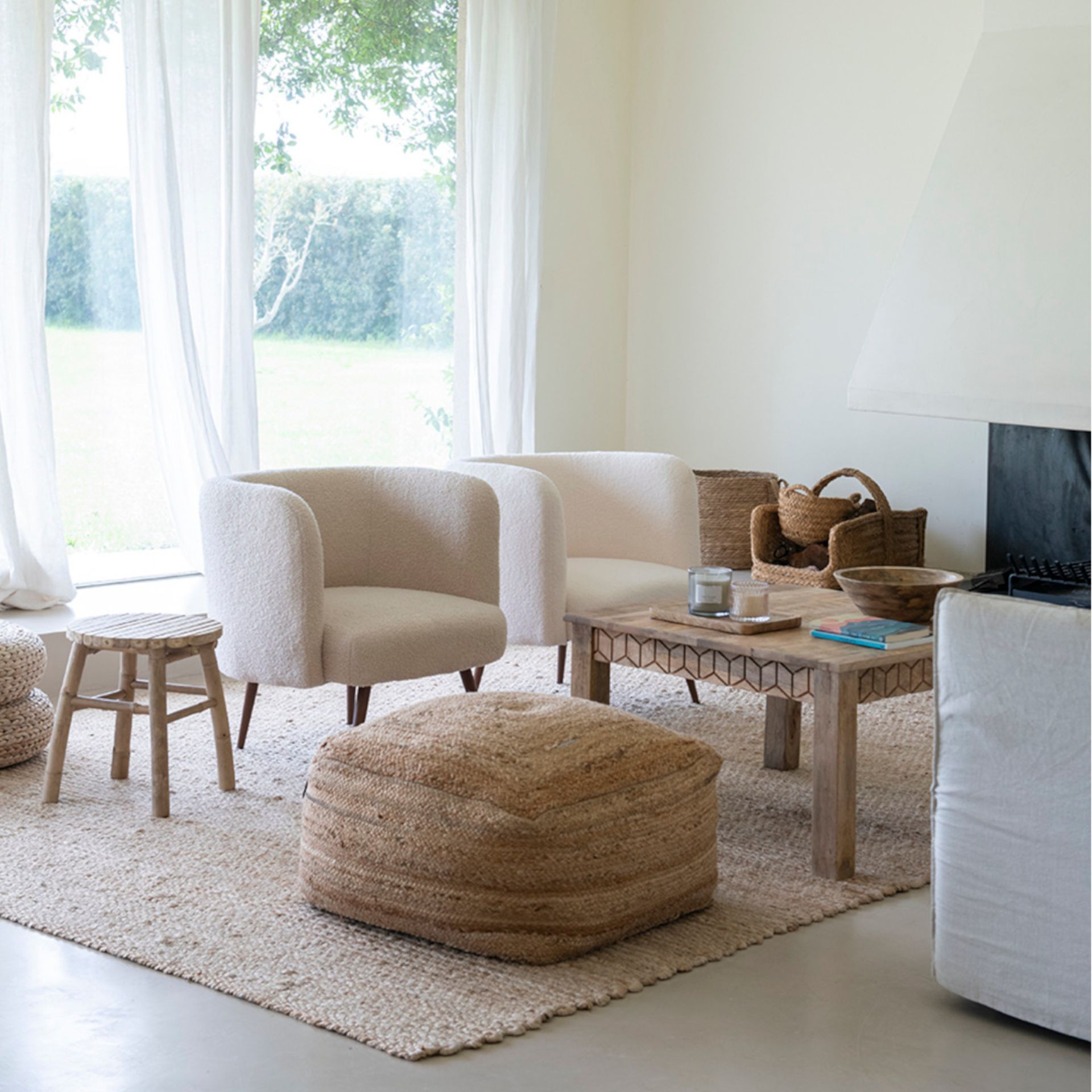 Butaca de borreguito beige Berta 77x60x72 cm