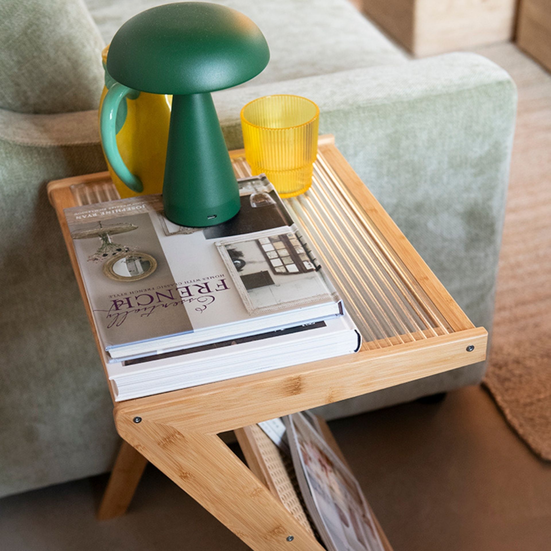 Mesa auxiliar con revistero de ratán y bambú Dagan 45x36x56cm