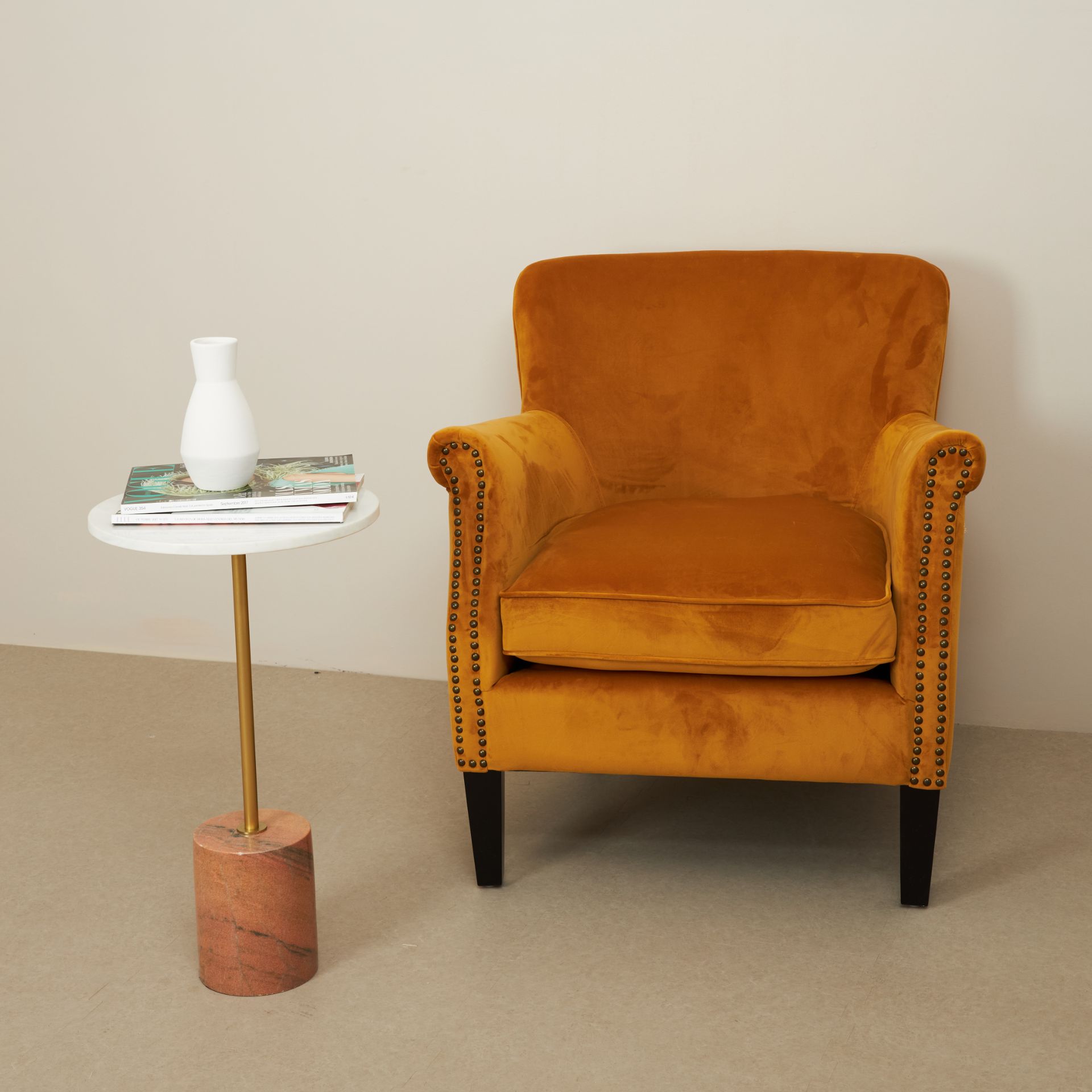 Butaca de terciopelo mostaza Aurora 79x75x79cm Clau&Chloe