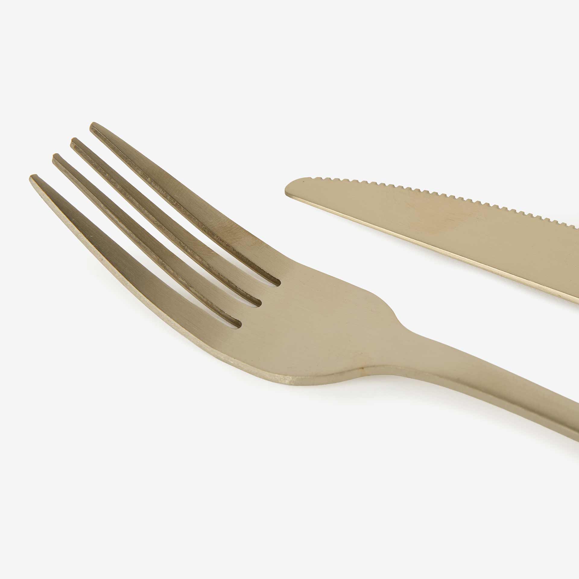 Set de 16 cubiertos de acero inoxidable Golden