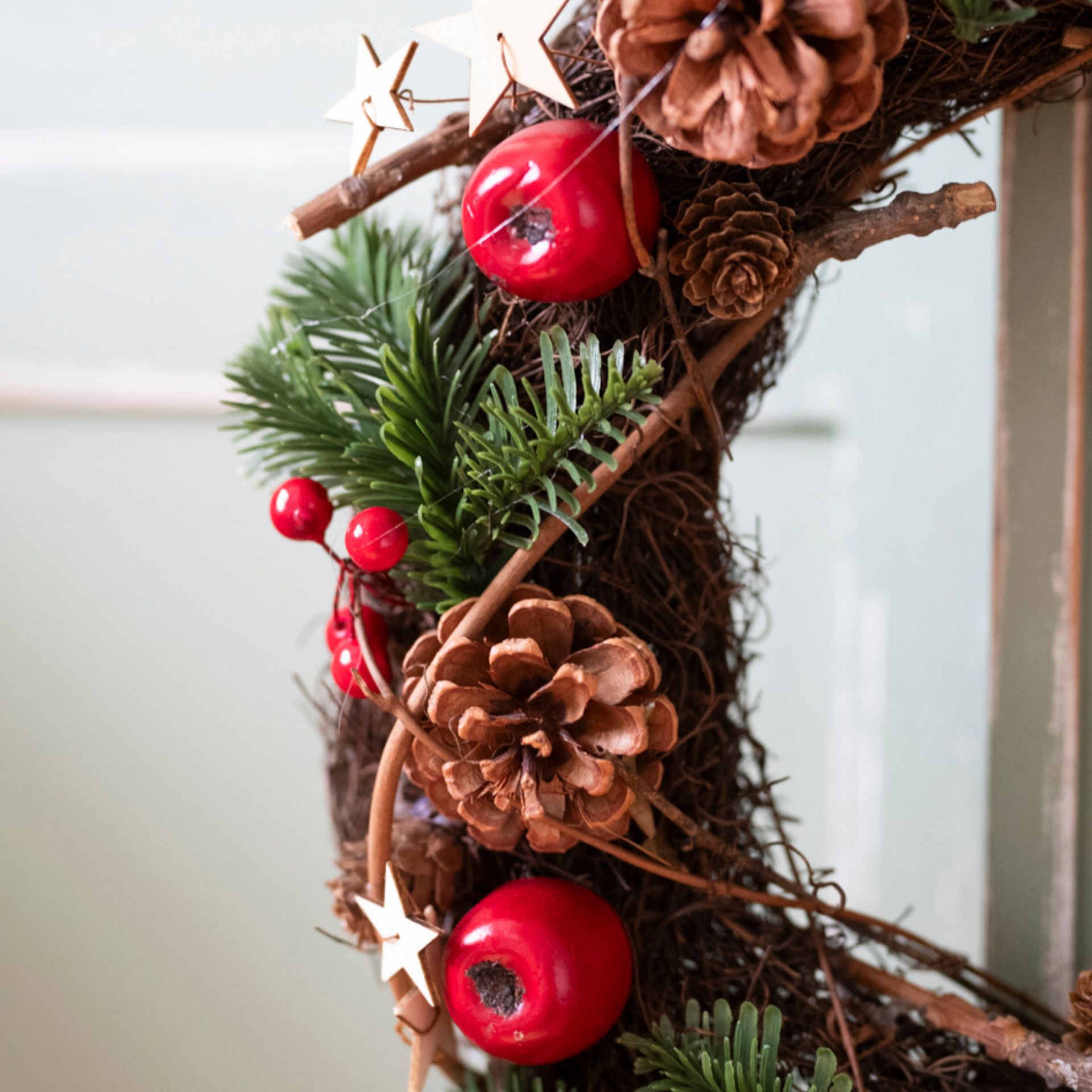 Corona decorativa estrellas/Bayas Ø37cm