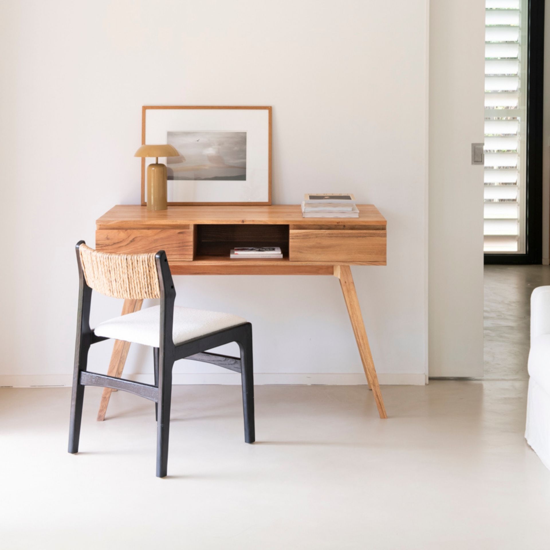 Escritorio de madera de acacia Deska 117x60x82cm