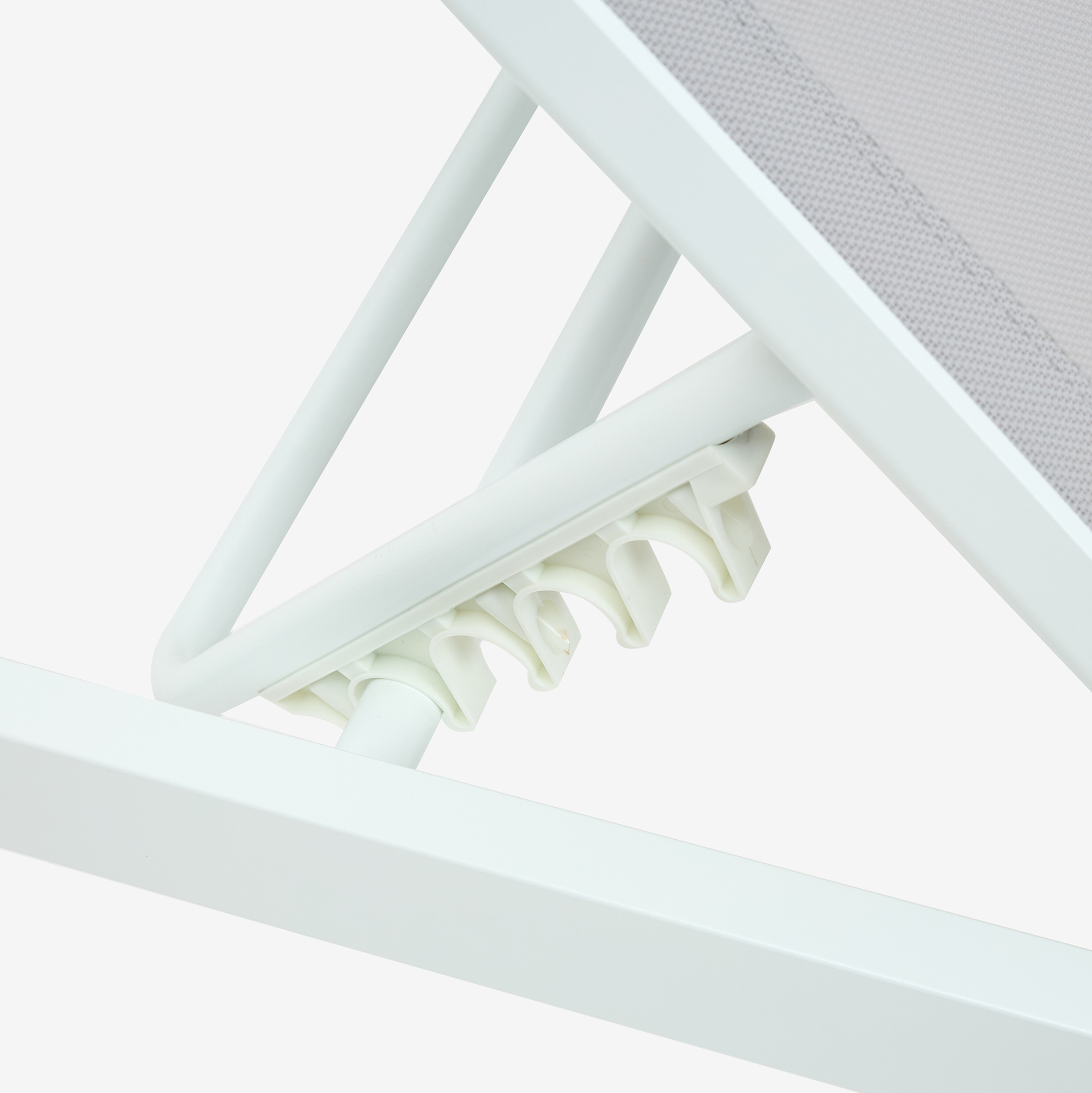 Tumbona reclinable de aluminio con ruedas blanca 64x200x89cm