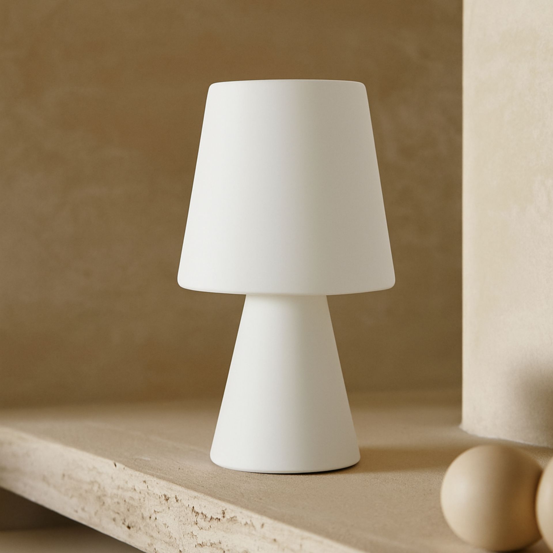 L&aacute;mpara de mesa inal&aacute;mbrica LED para exterior Brisa &Oslash;12,5x23cm