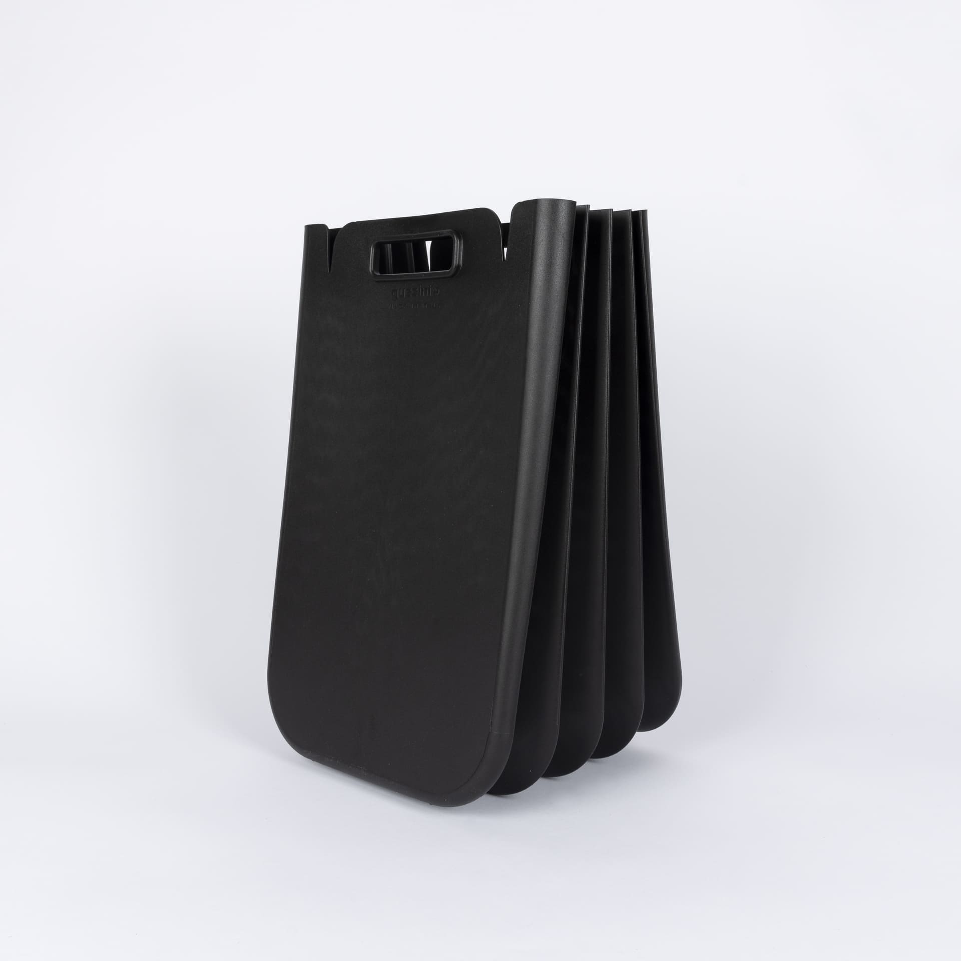 Cubo plegable de pl&aacute;stico para reciclaje negro - Guzzini