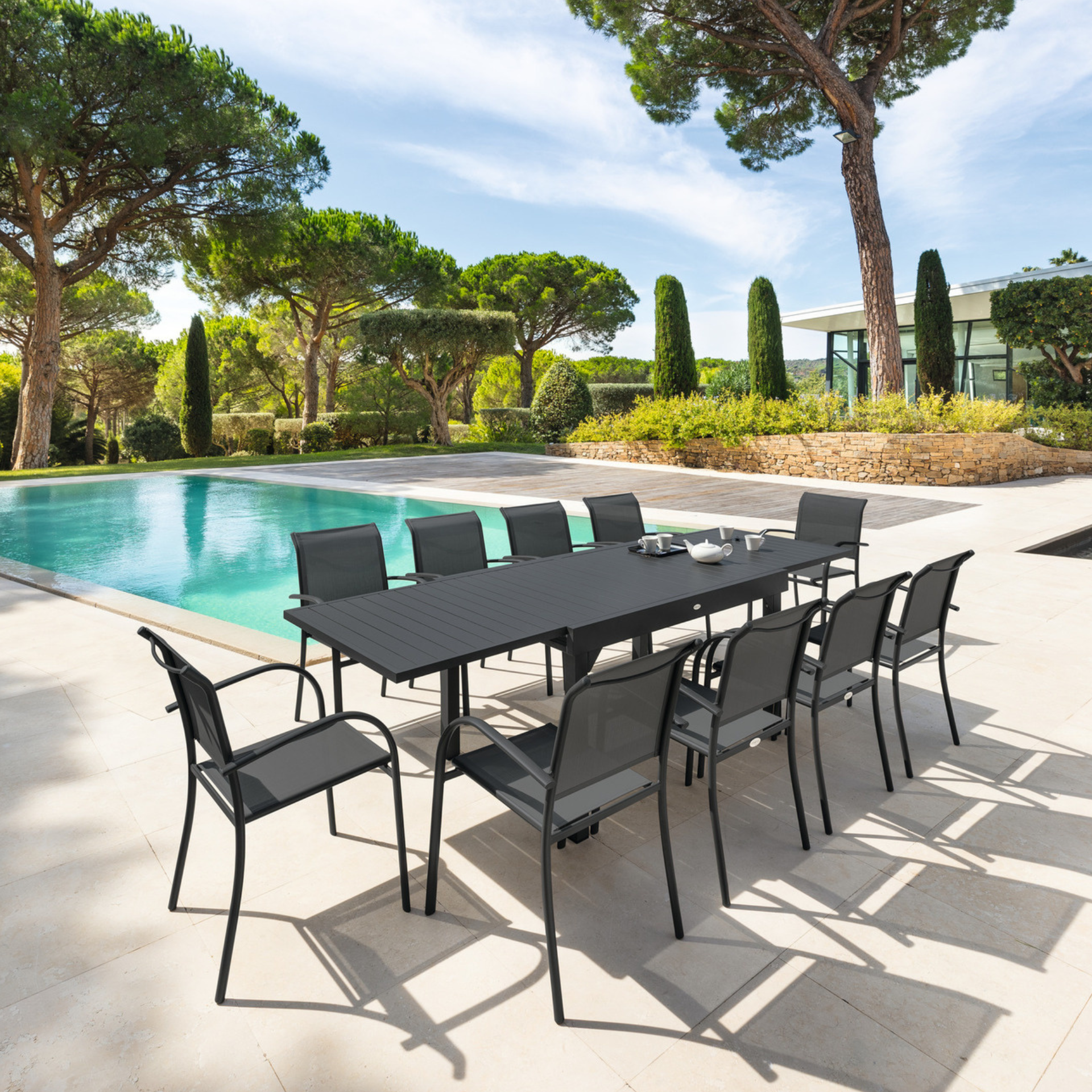 Mesa de jard&iacute;n extensible de aluminio gris Flamin 135/270x90cm