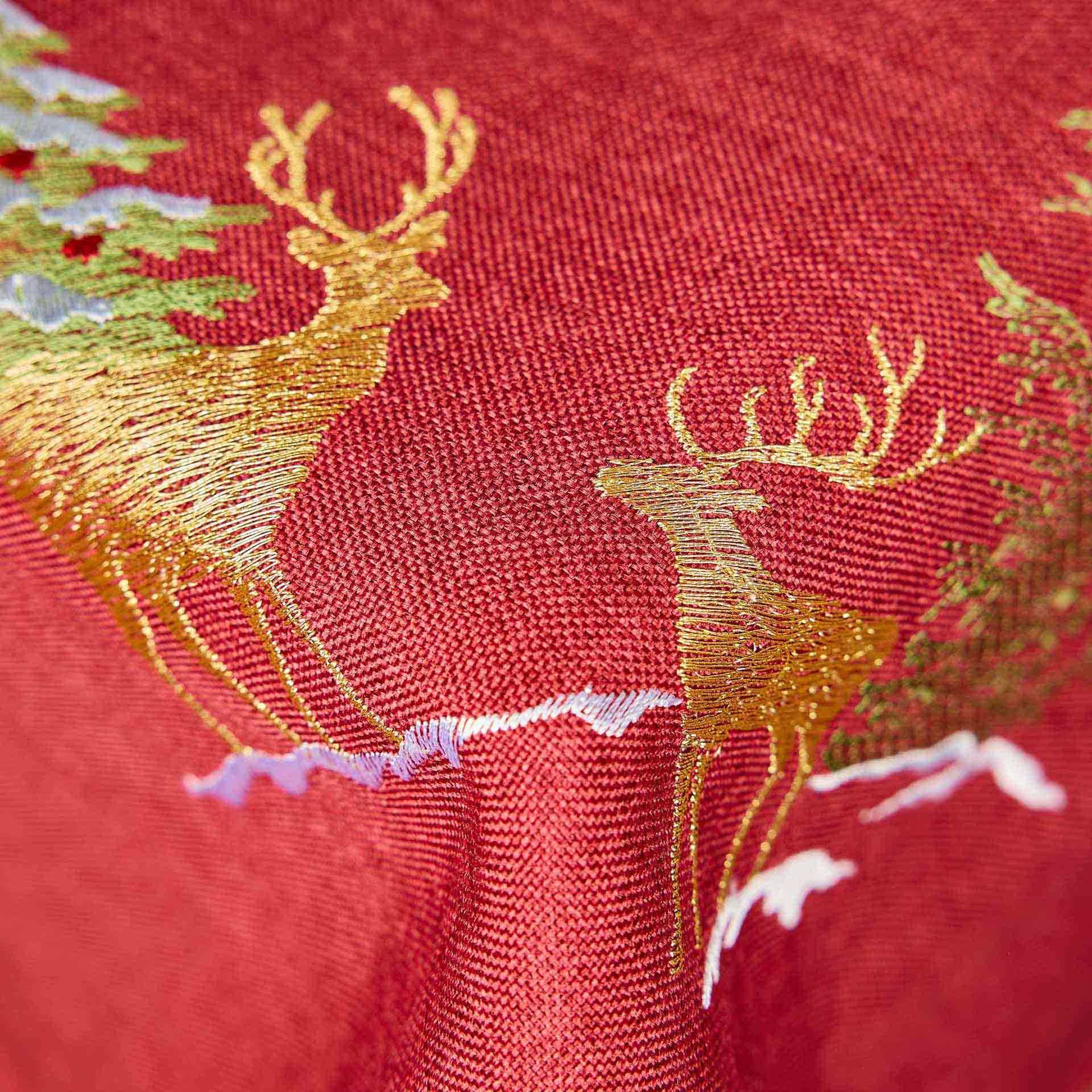 Mantel rojo bordado Abetos 150x250cm
