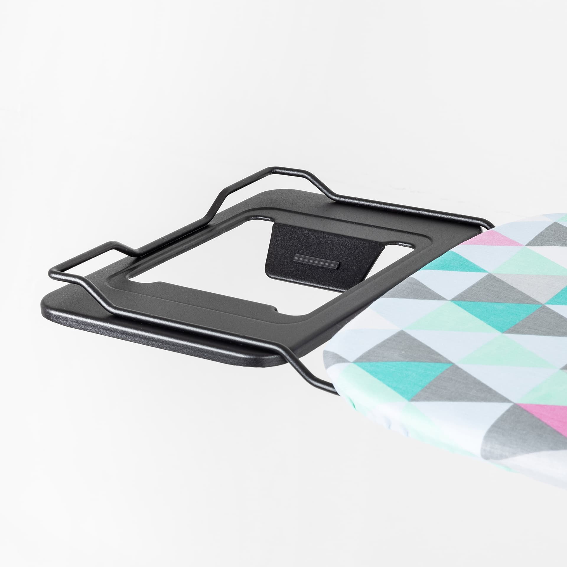 Tabla de planchar con estampado de triángulos