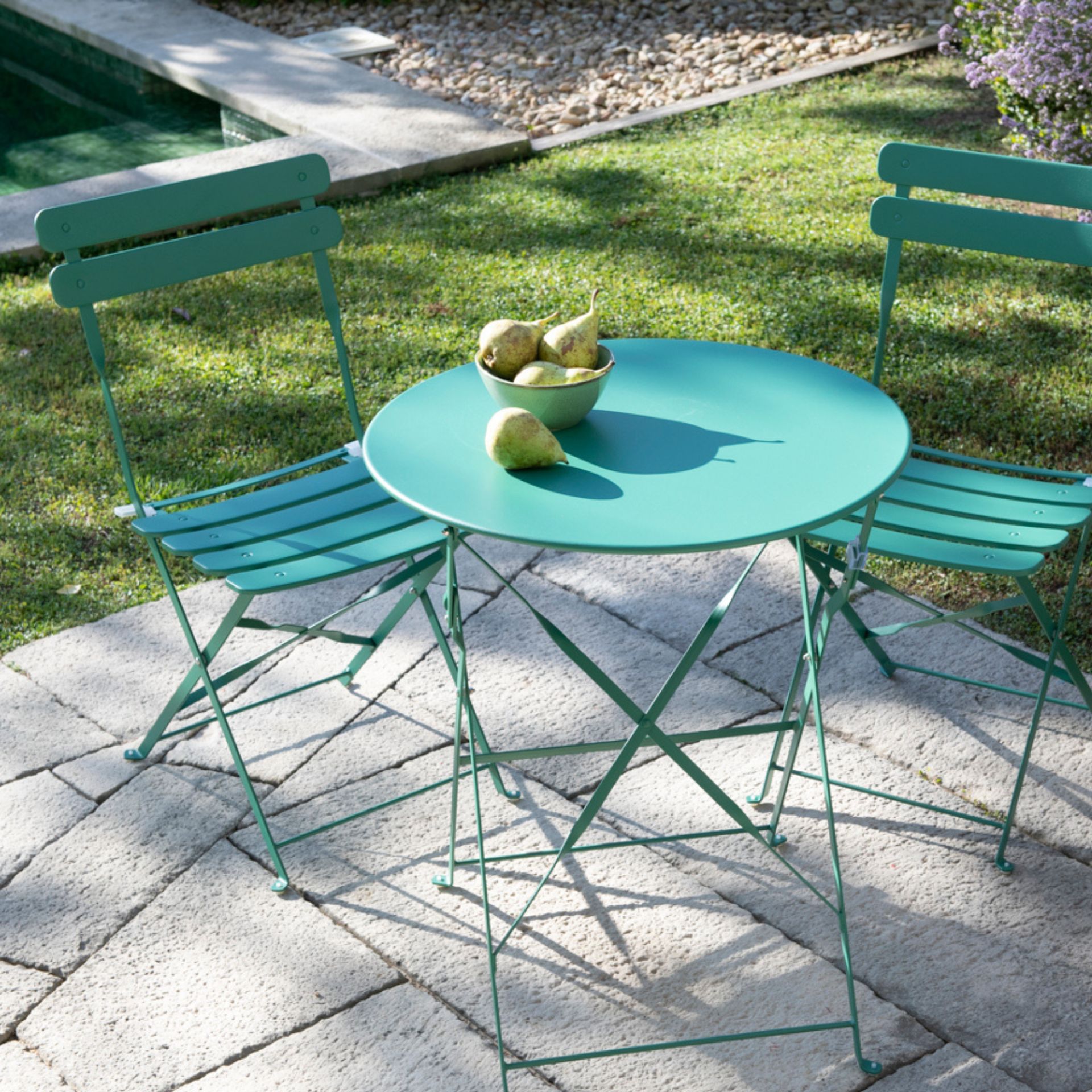 Set de jardín plegable de mesa y 2 sillas de acero verde Bistro