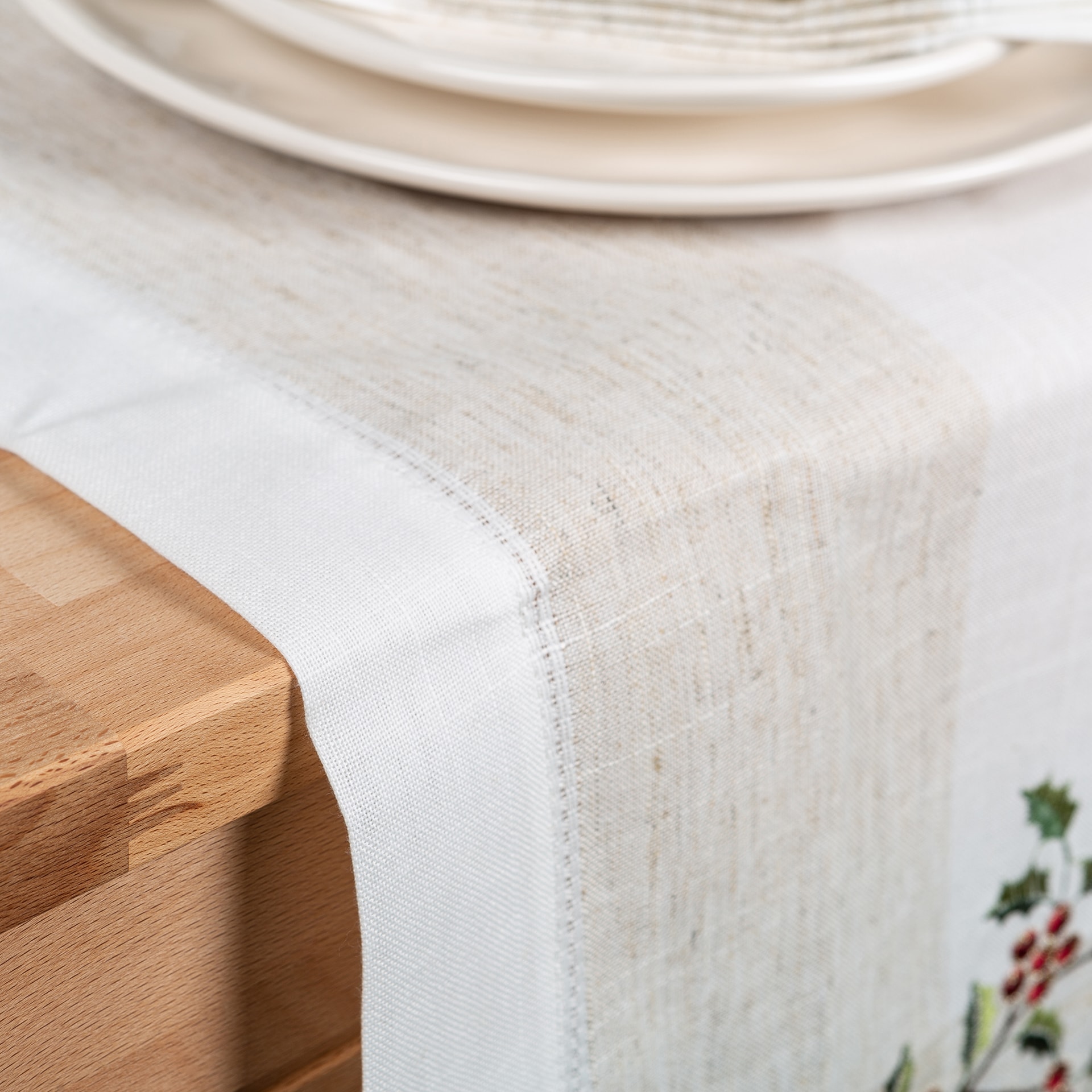 Camino de mesa blanco bordado Muérdago 40x140cm