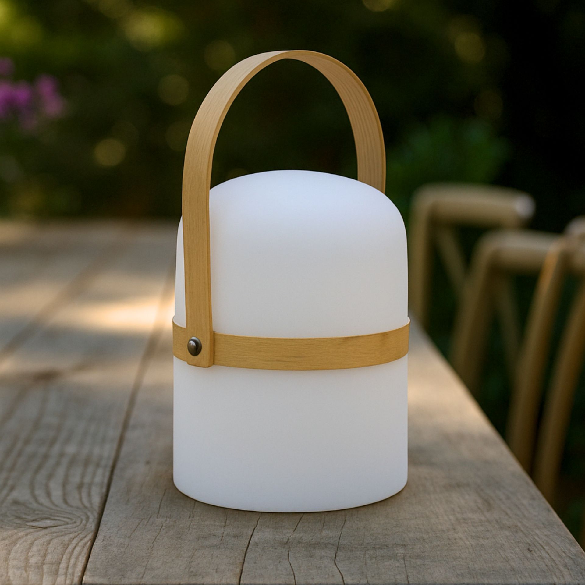 L&aacute;mpara de mesa inal&aacute;mbrica LED para exterior con asa Terra &Oslash;14,5x26,5cm
