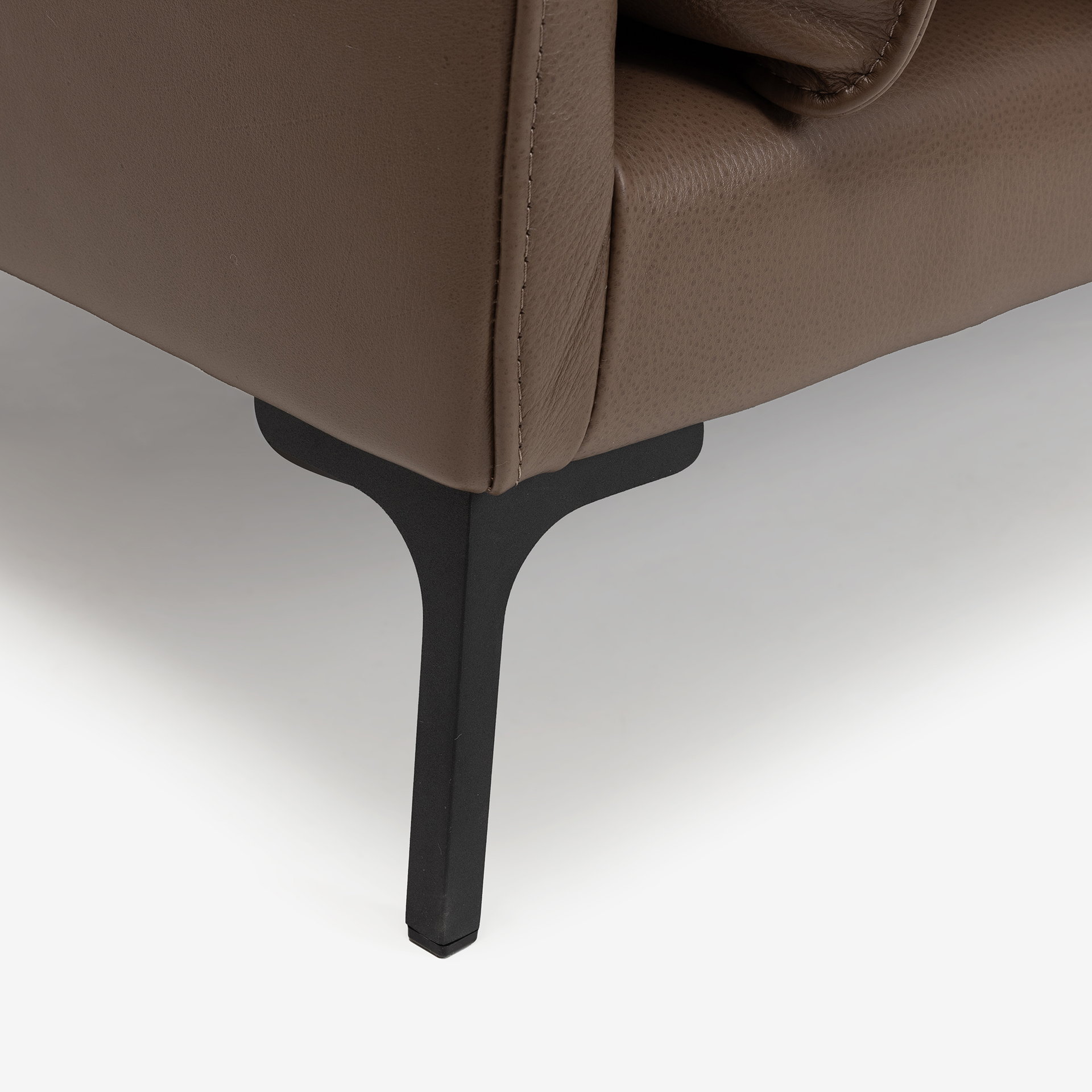 Sof&aacute; de 2 plazas caf&eacute; Evitas 176x98x78cm