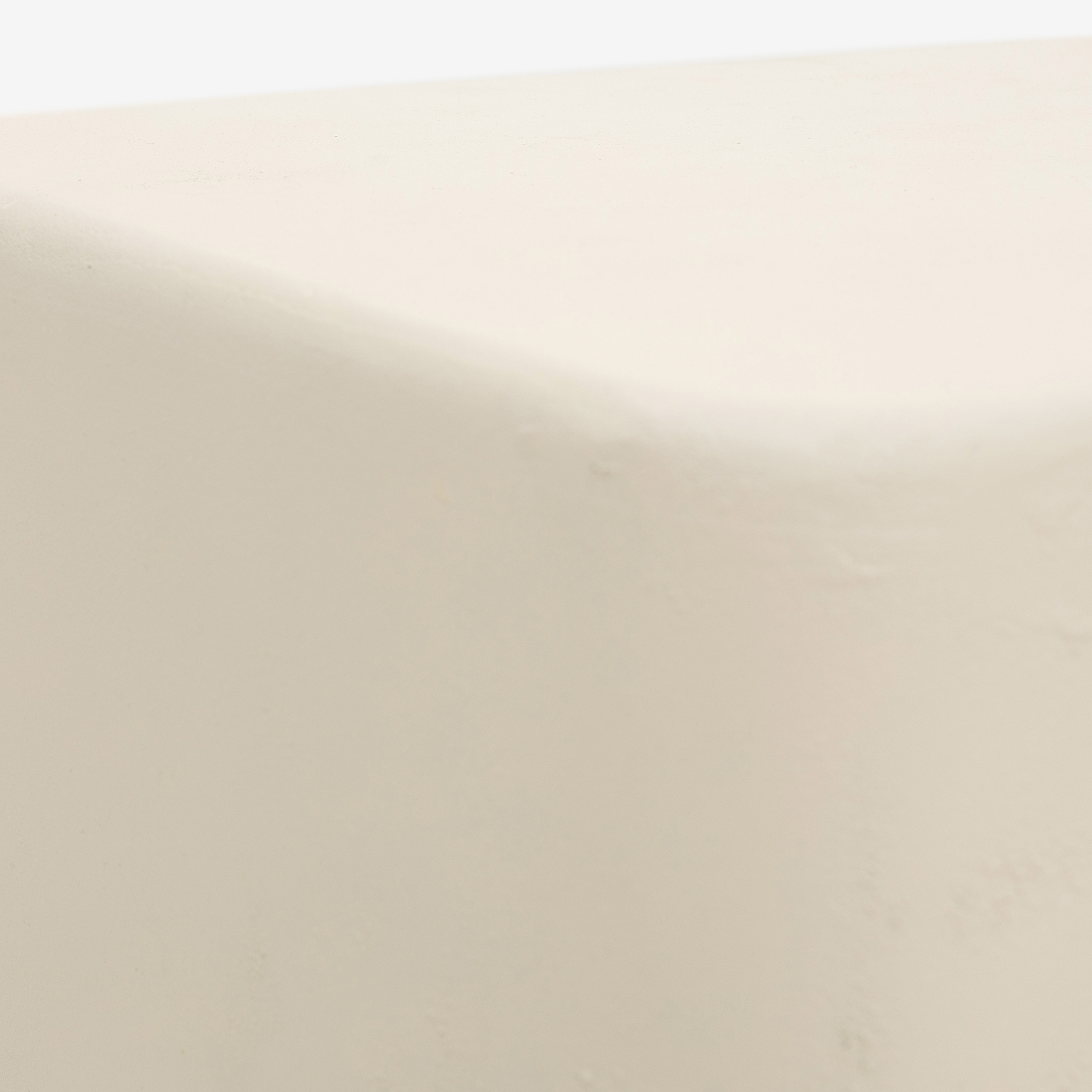 Mesita de noche de madera de acacia y microcemento Kurli 50x40x45cm Clau&Chloe