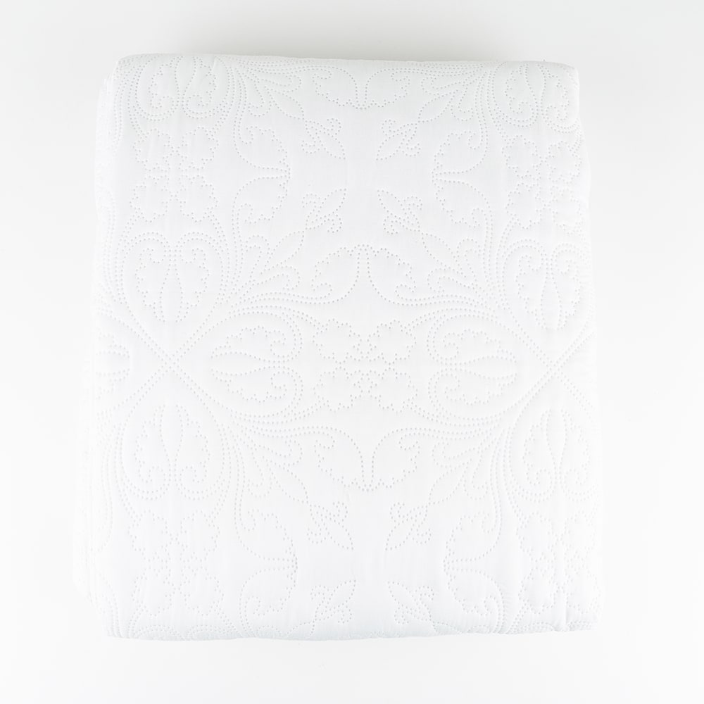 Colcha 240x260cm y 2 fundas de cojín color marfil