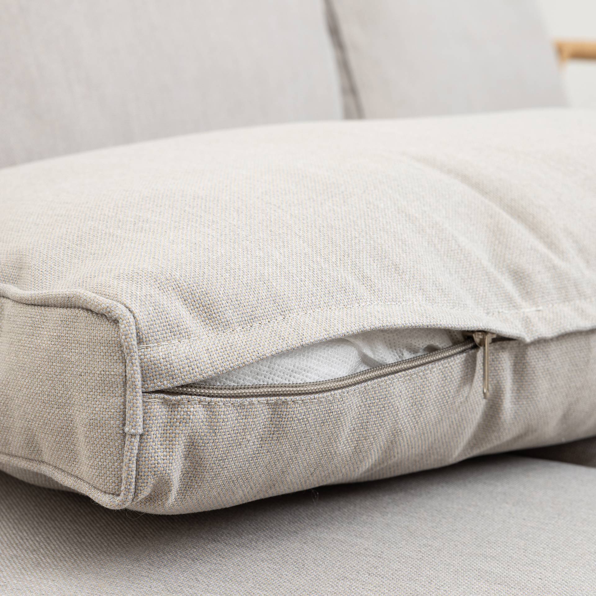 Sof&aacute; de jard&iacute;n chaise longue con puf de rat&aacute;n sint&eacute;tico Balos