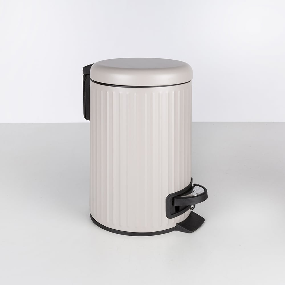 Cubo de basura para ba&ntilde;o dispoible en 4 colores 3L &Oslash;17x35cm