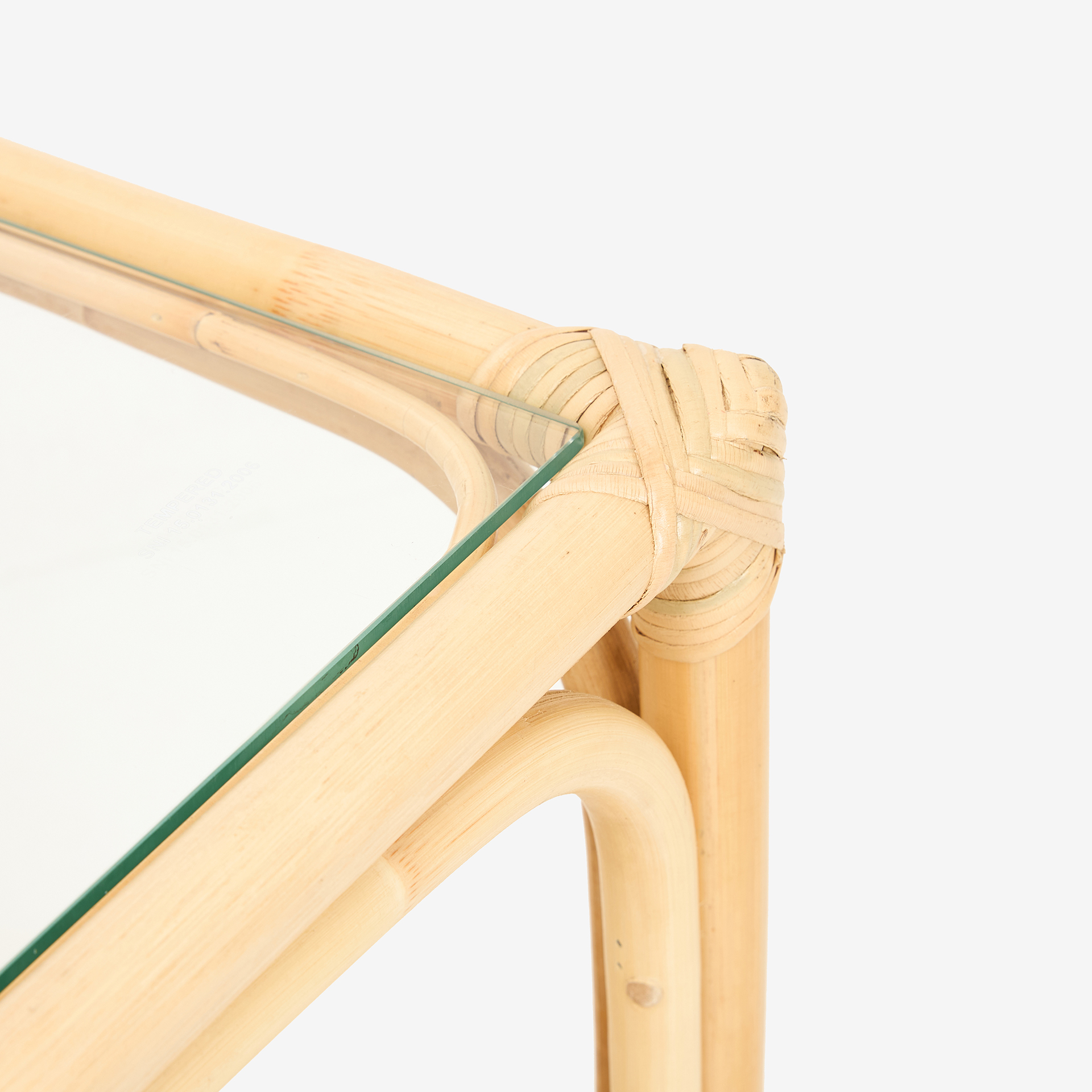 Mesa auxiliar de ratán y cristal Corvo 55x55x50cm