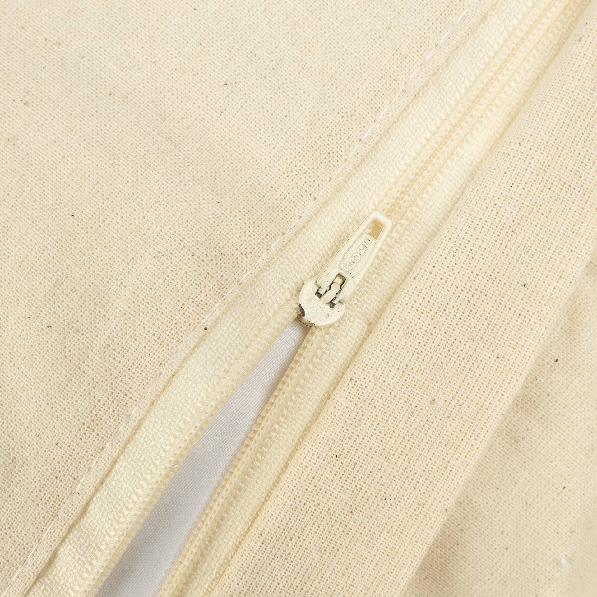 Funda de coj&iacute;n beige algod&oacute;n con flecos 60x60cm