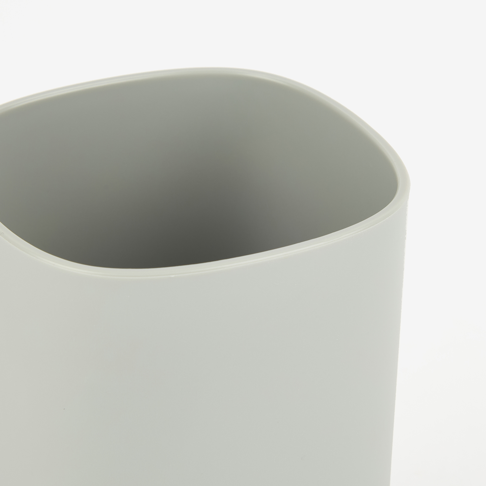 Vaso portacepillos de pl&aacute;stico gris 8x11cm