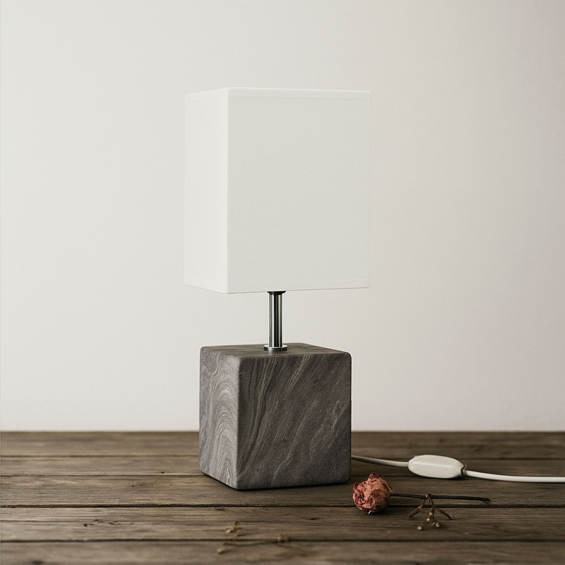 Lámpara de mesa de cerámica gris Aina 13x11x30cm