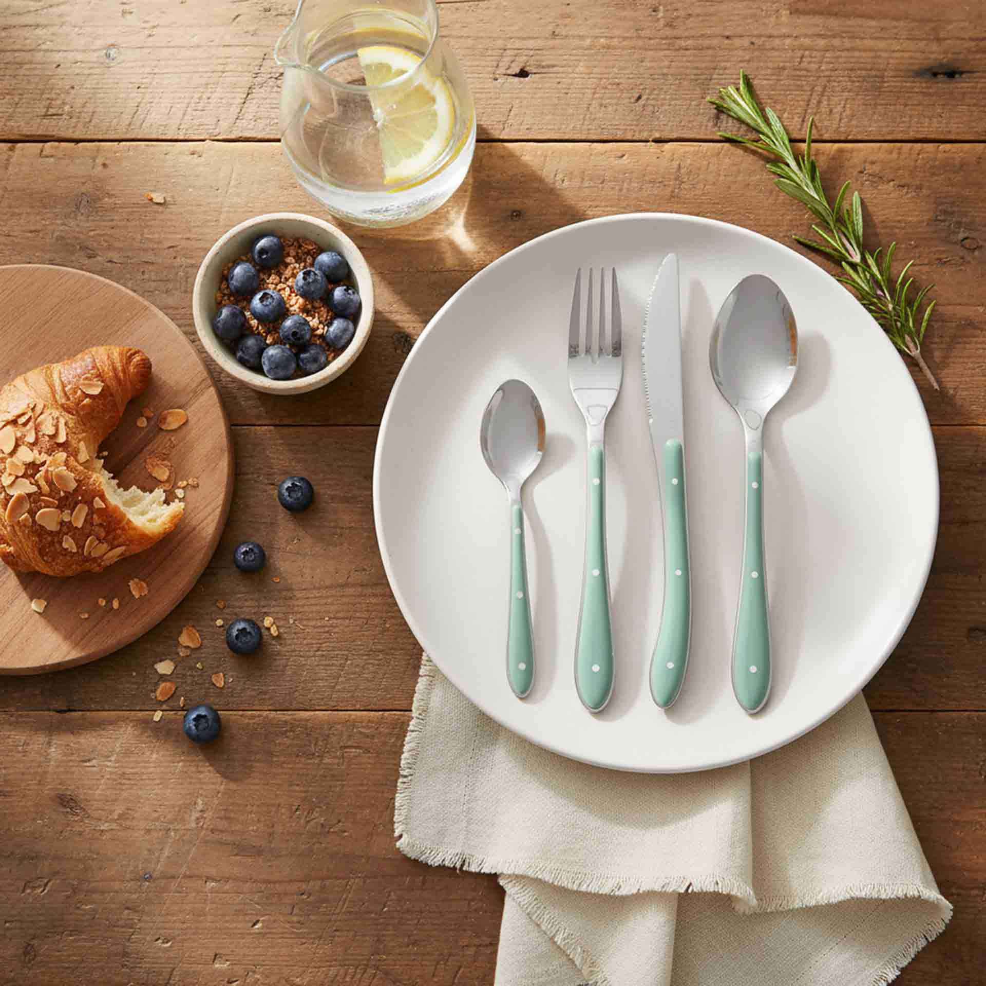 Cuberteria de acero inoxidable con mango verde de 24 piezas Verdant