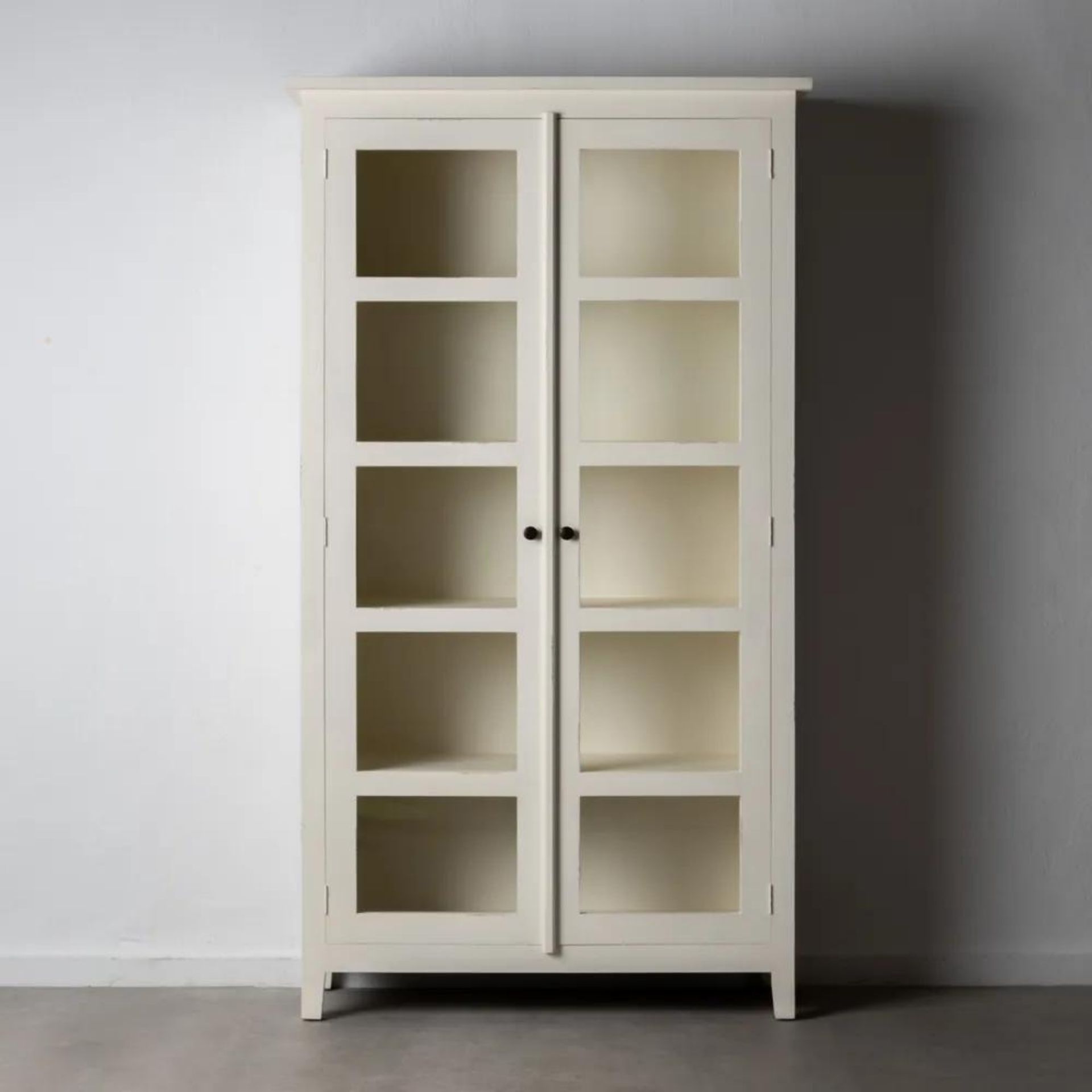 Vitrina de madera de mindi efecto envejecido Arabella 100x40x200cm