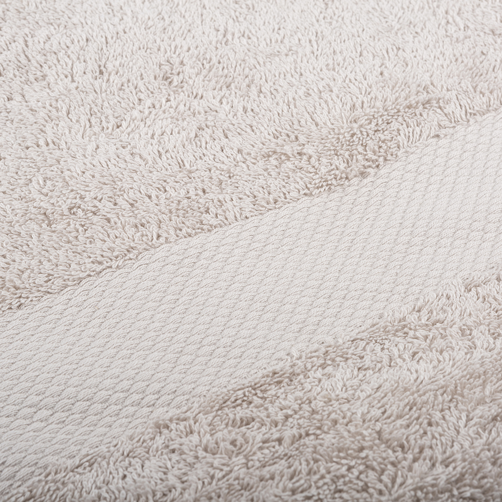 Toalla de ducha de algodón beige Vic 70x140cm - 500 gr/m²