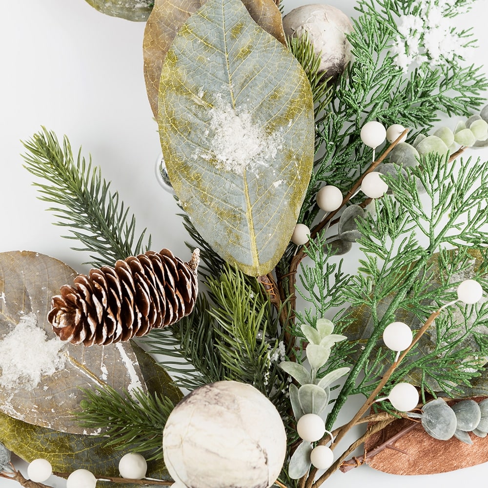 Rama de pino con bolas plateadas 72cm