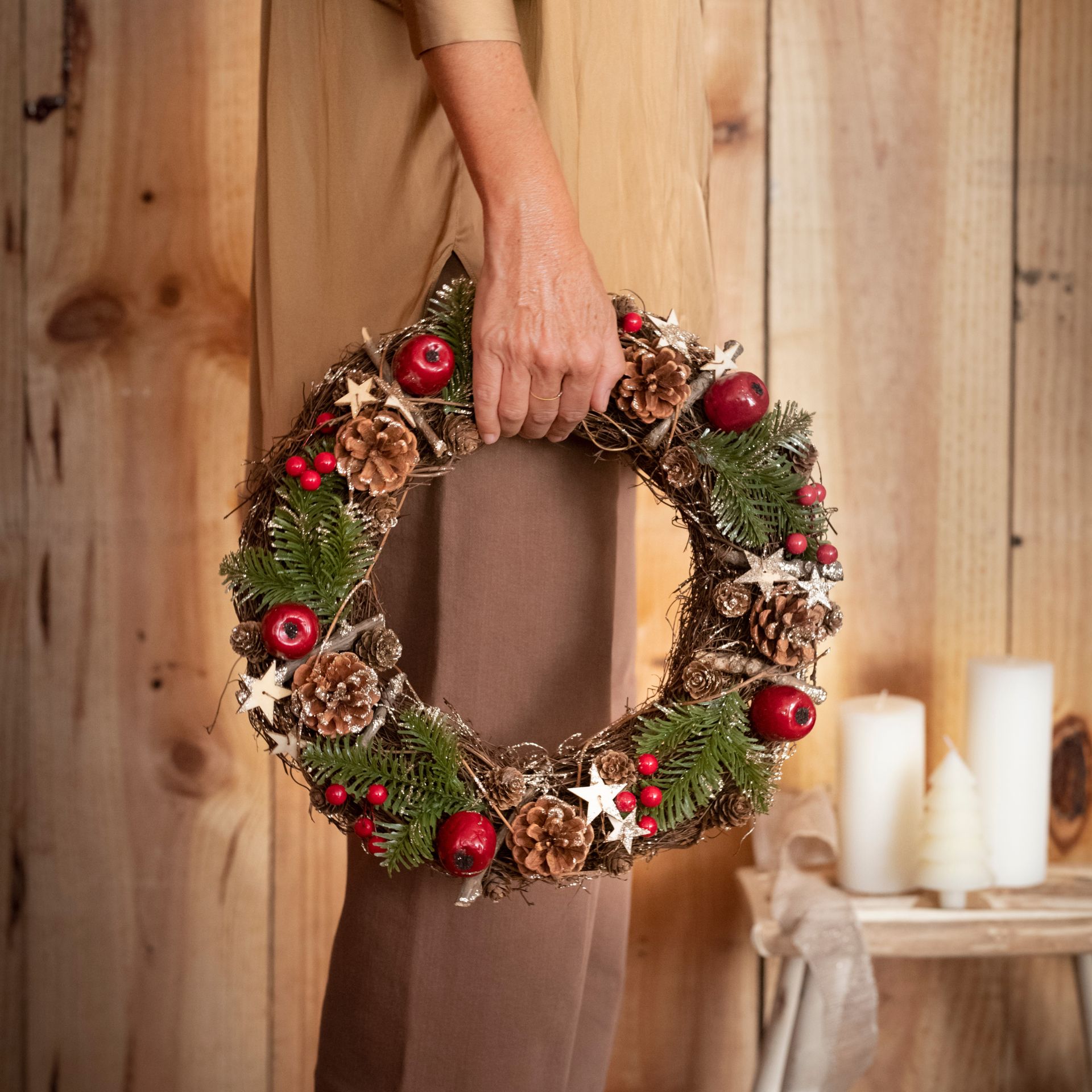 Corona decorativa estrellas/Bayas Ø37cm