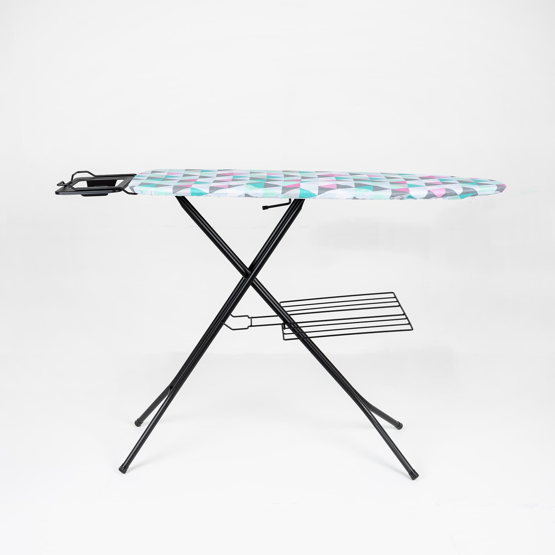 Tabla de planchar con estampado de triángulos