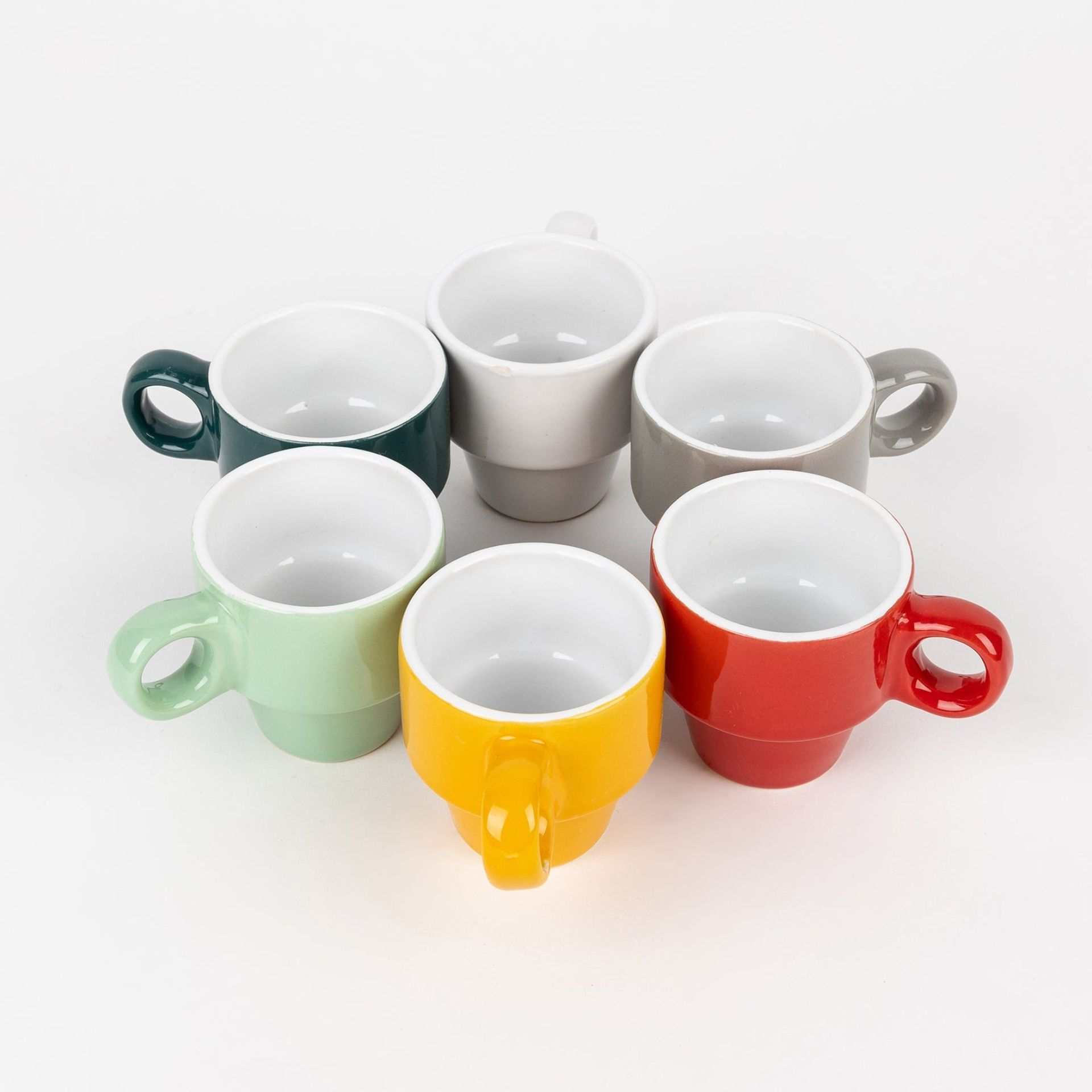 Set de 6 tazas de cer&aacute;mica con soporte Manhattan 9x30cm
