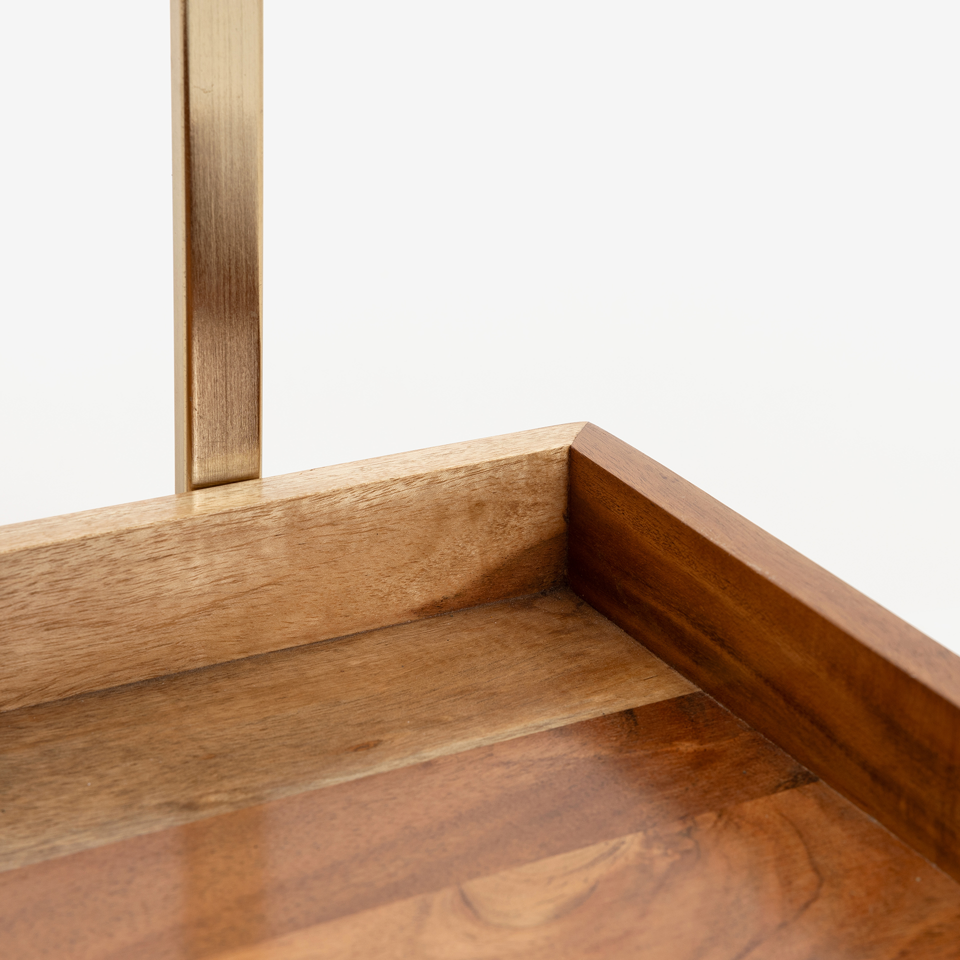 Camarera de madera de acacia y metal dorado Jal 68x33x71cm