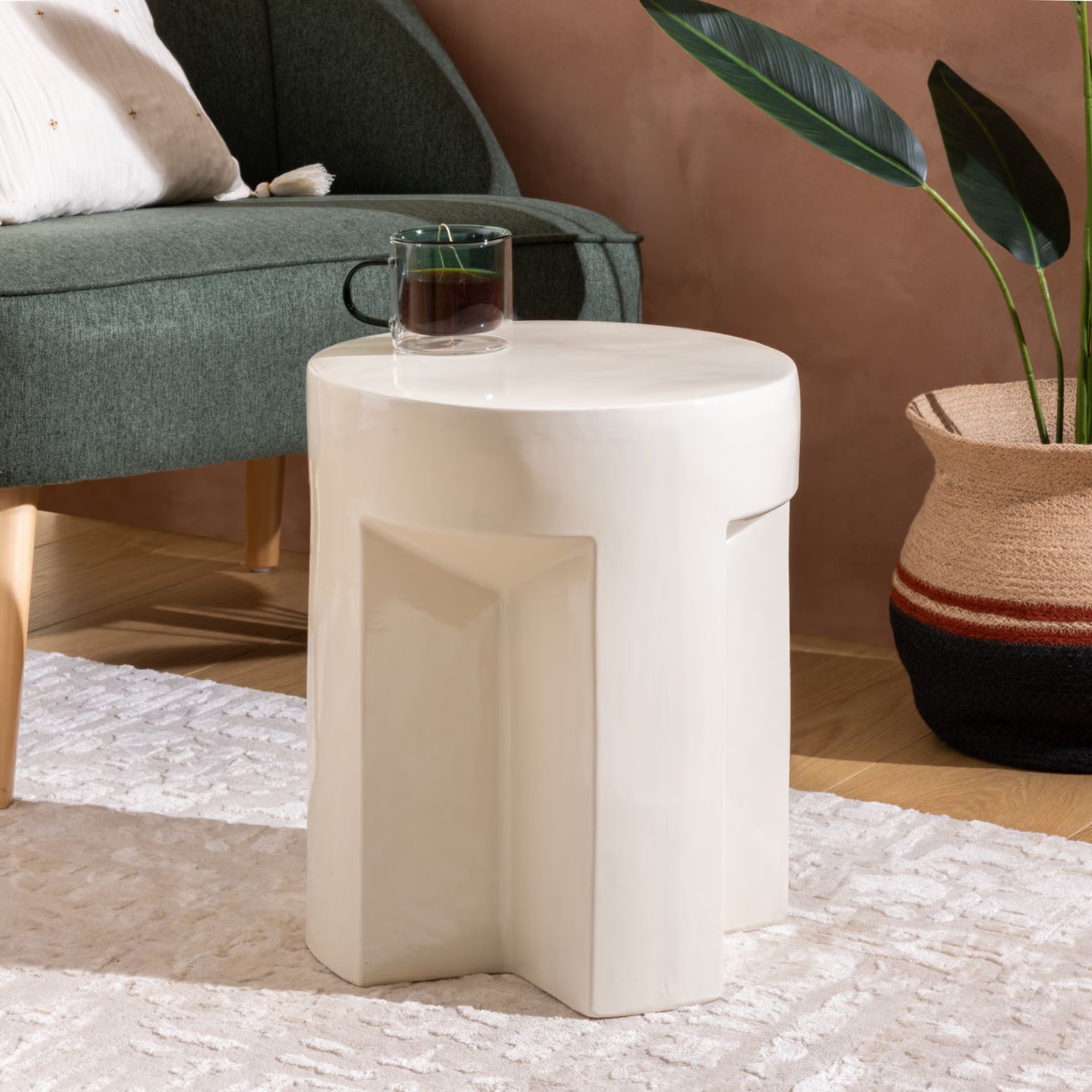 Mesa auxiliar de cer&aacute;mica marfil Mila &Oslash;34x41cm