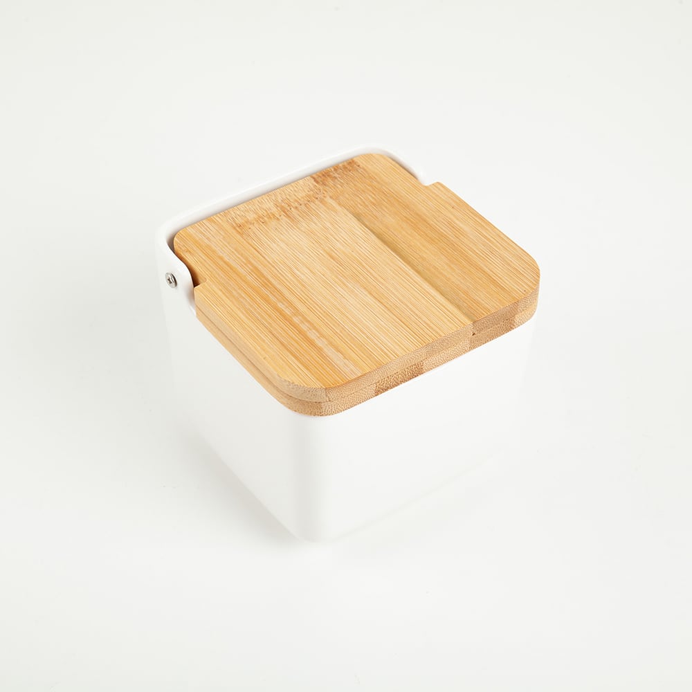 Salero cer&aacute;mica con tapa bamb&uacute; 12x12x11cm