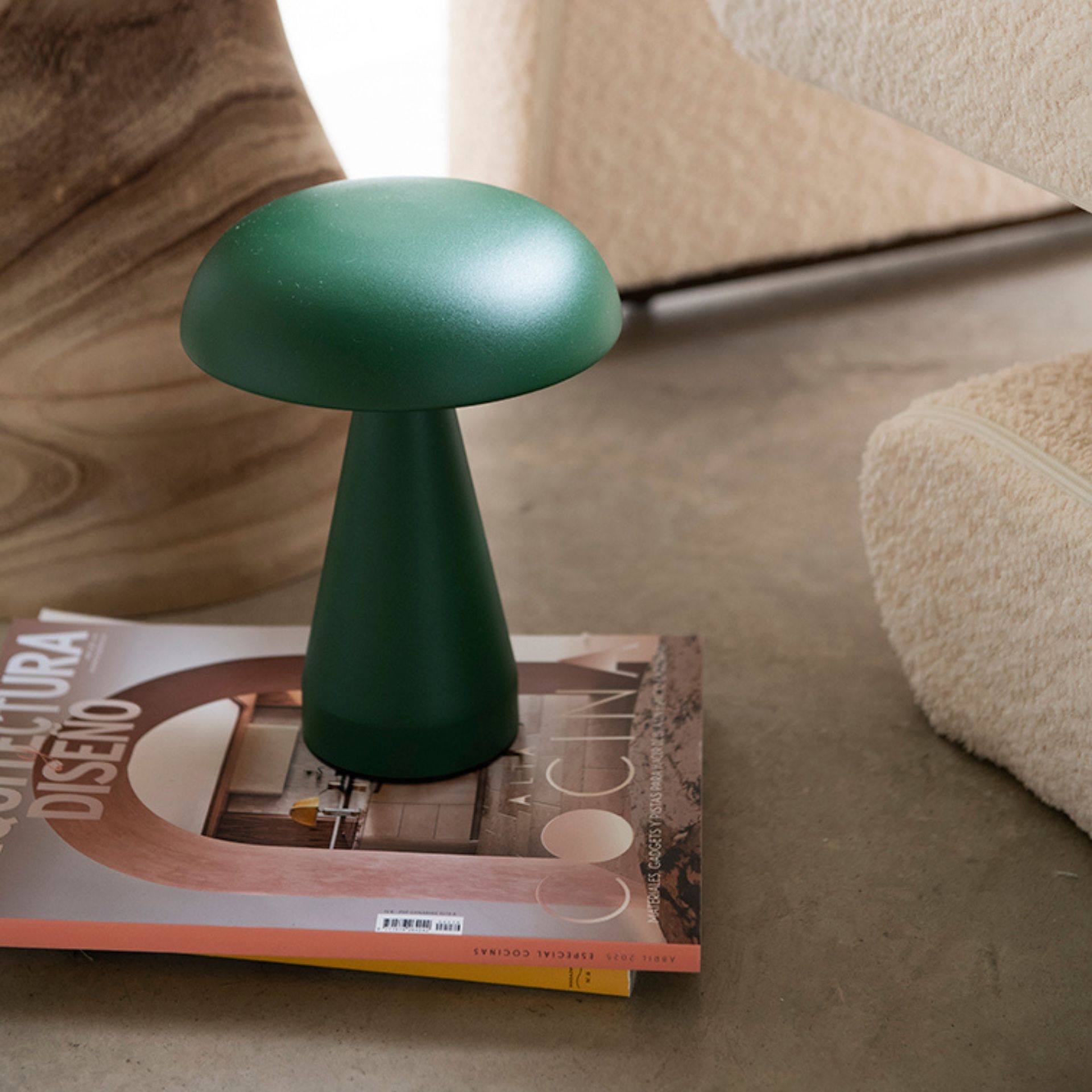 Lámpara de mesa inalámbrica LED recargable verde Seta Ø15x21cm