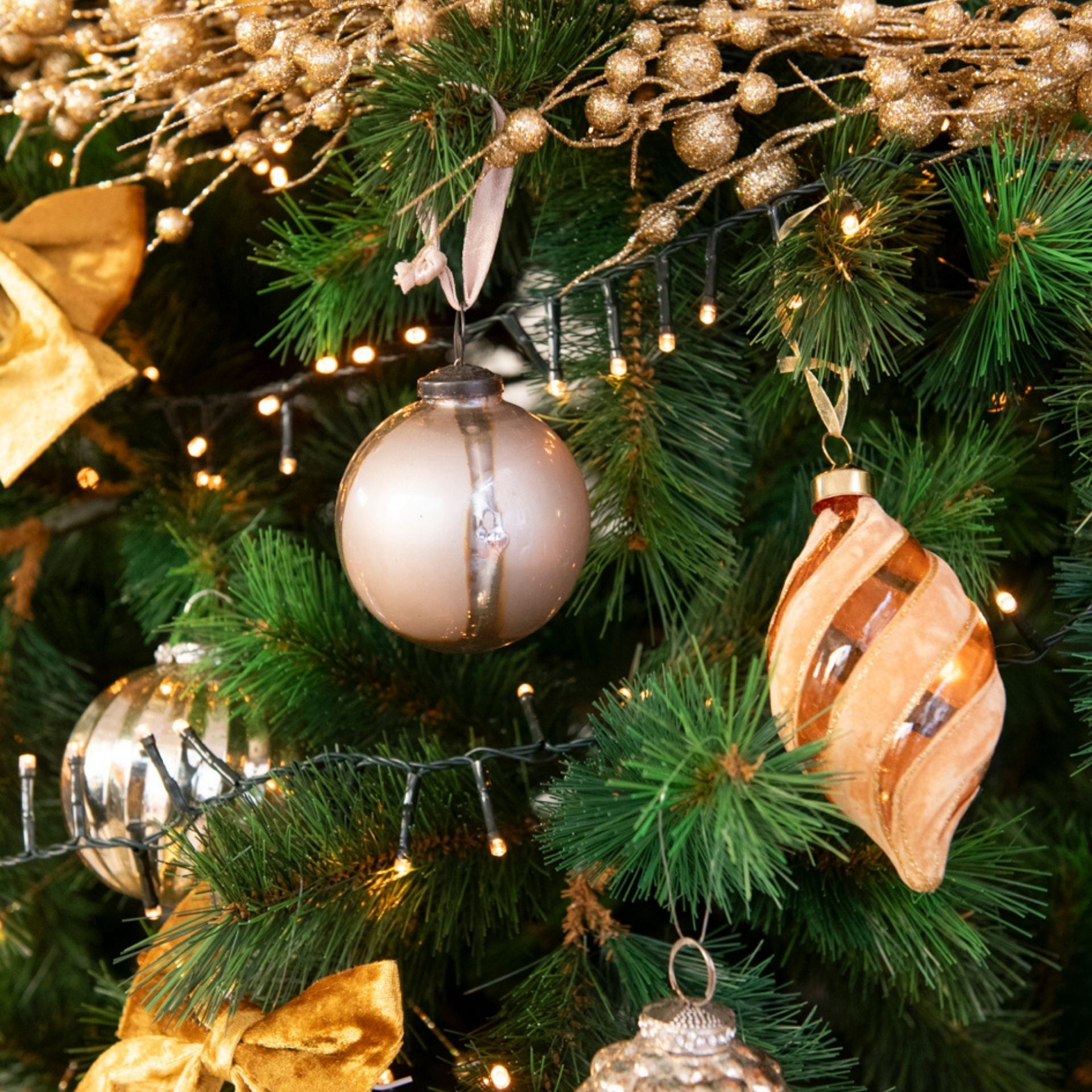 Bola decorativa Stripe roja Ø8cm en varios colores