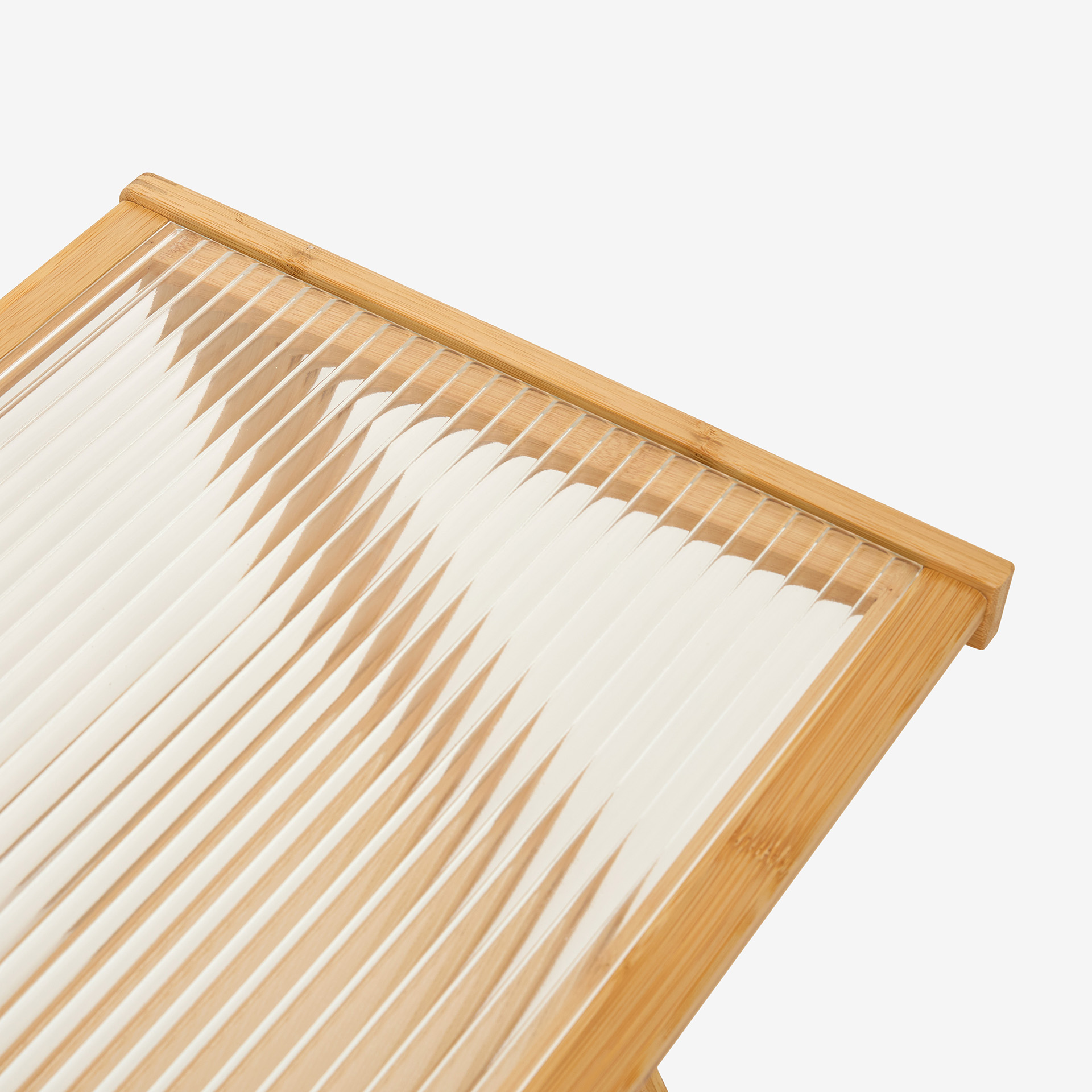 Mesa auxiliar con revistero de ratán y bambú Dagan 45x36x56cm