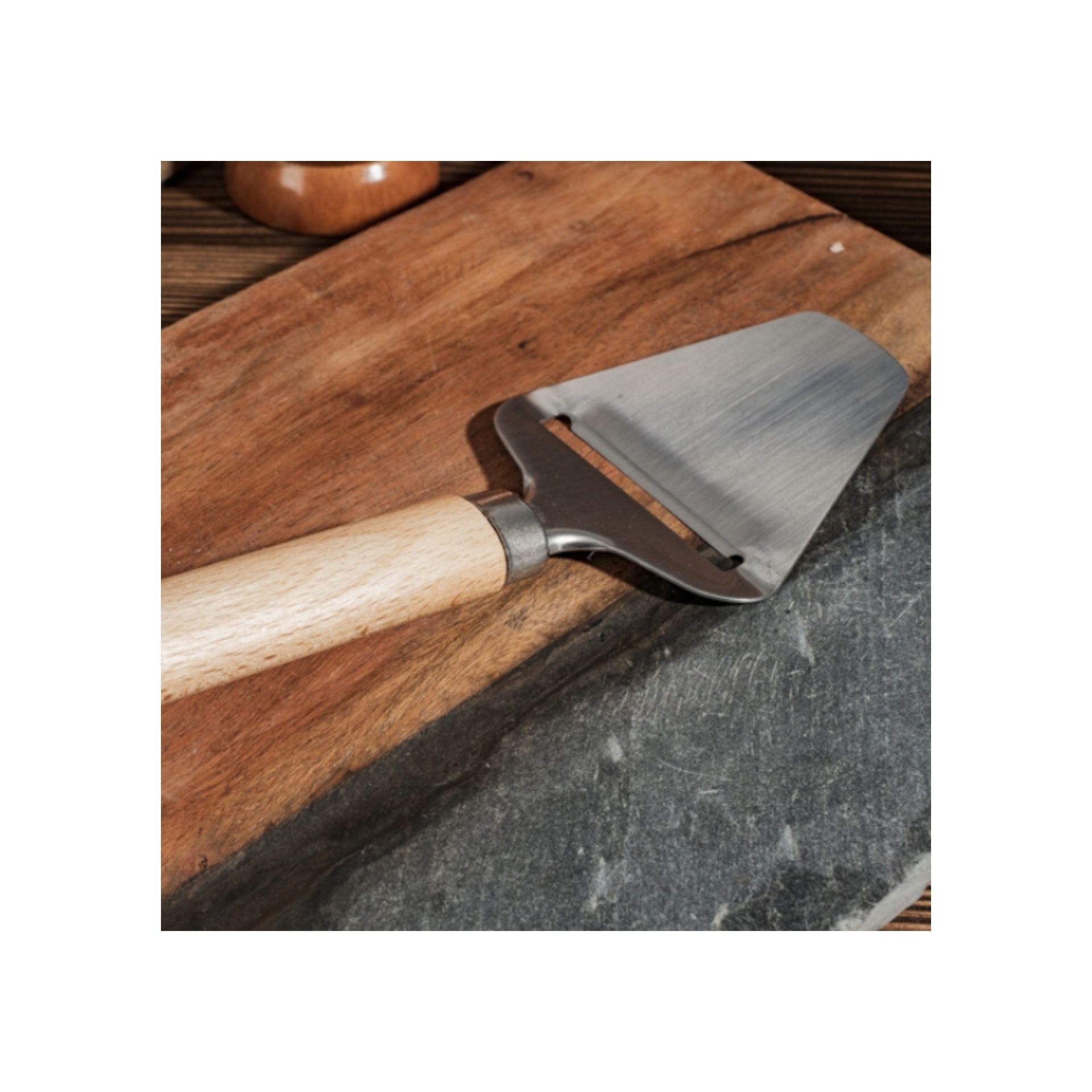 Rallador de queso de acero con mango de madera 20,5cm