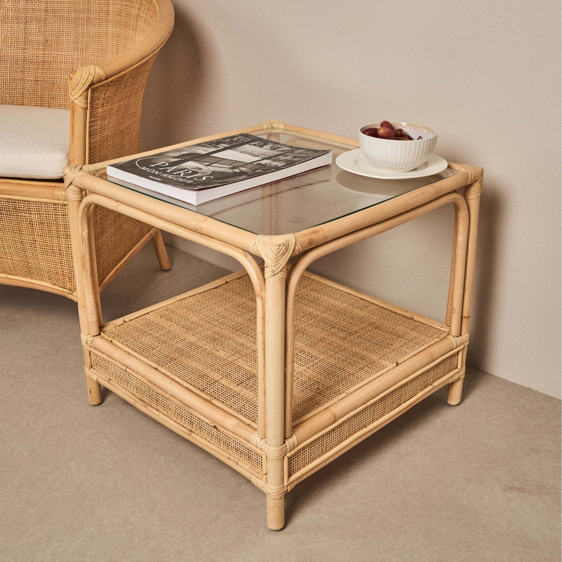 Mesa auxiliar de ratán y cristal Corvo 55x55x50cm