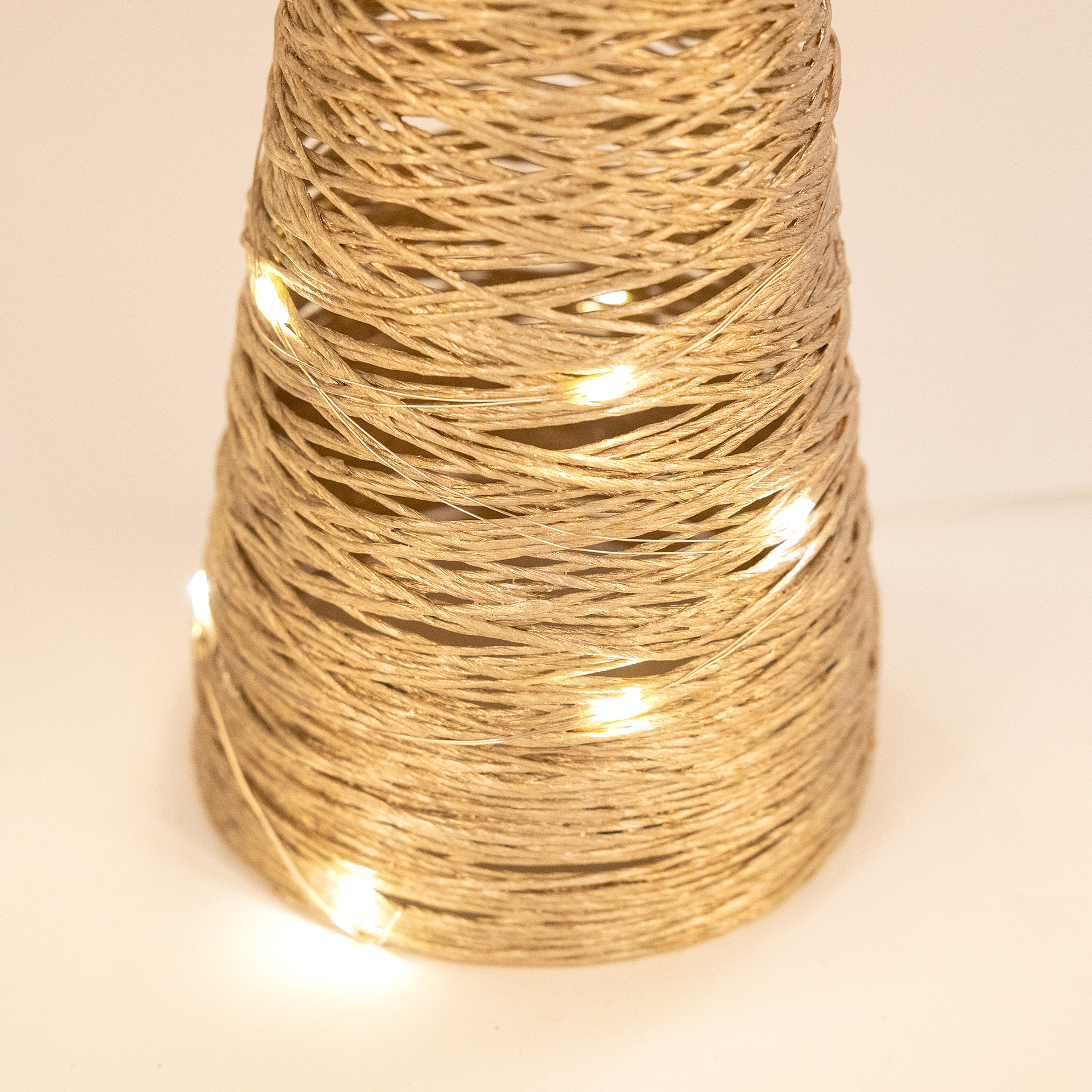 Árbol decorativo de rafia dorado con luz LED Luys 40cm