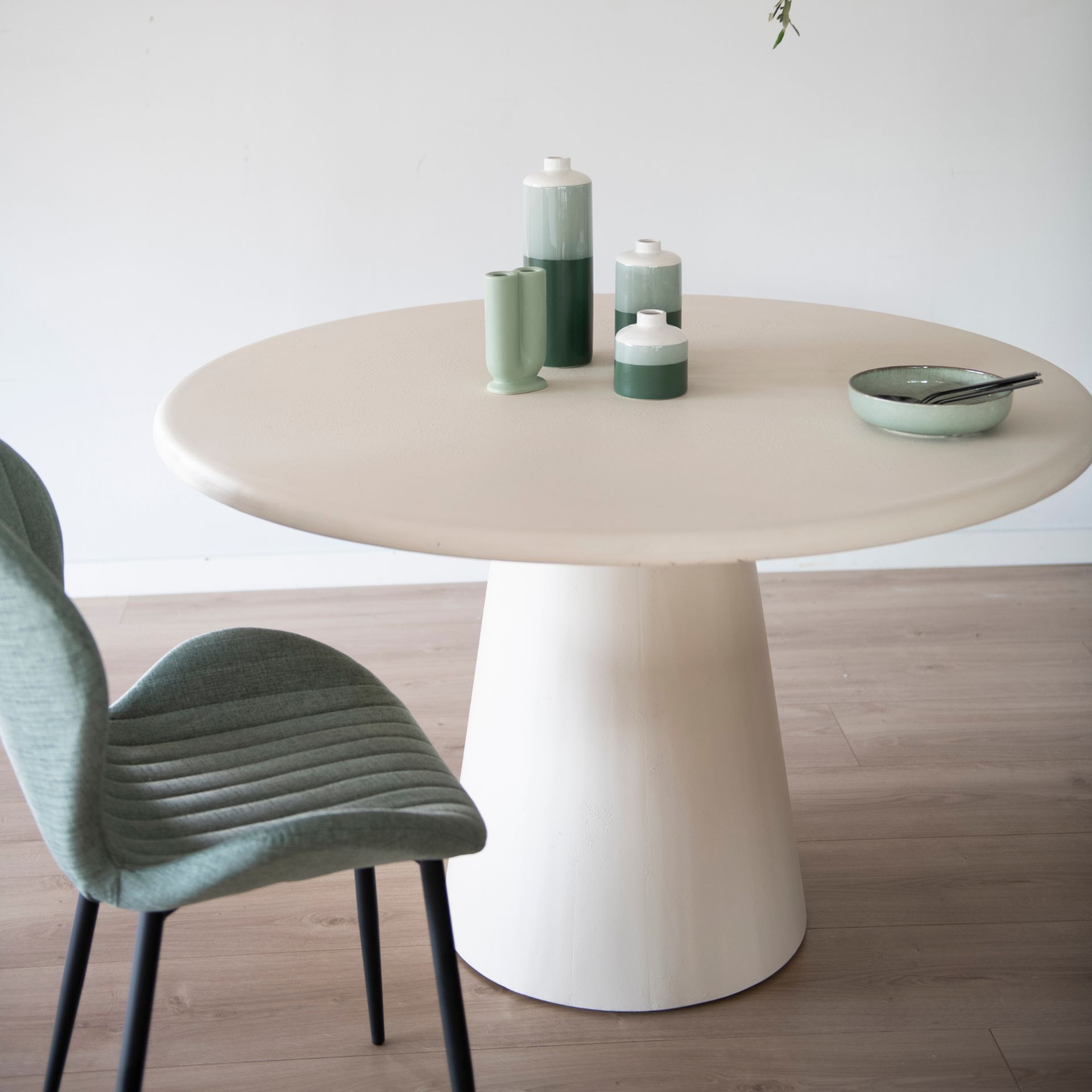 Mesa de comedor de microcemento Kurli Ø120x75cm Clau&Chloe