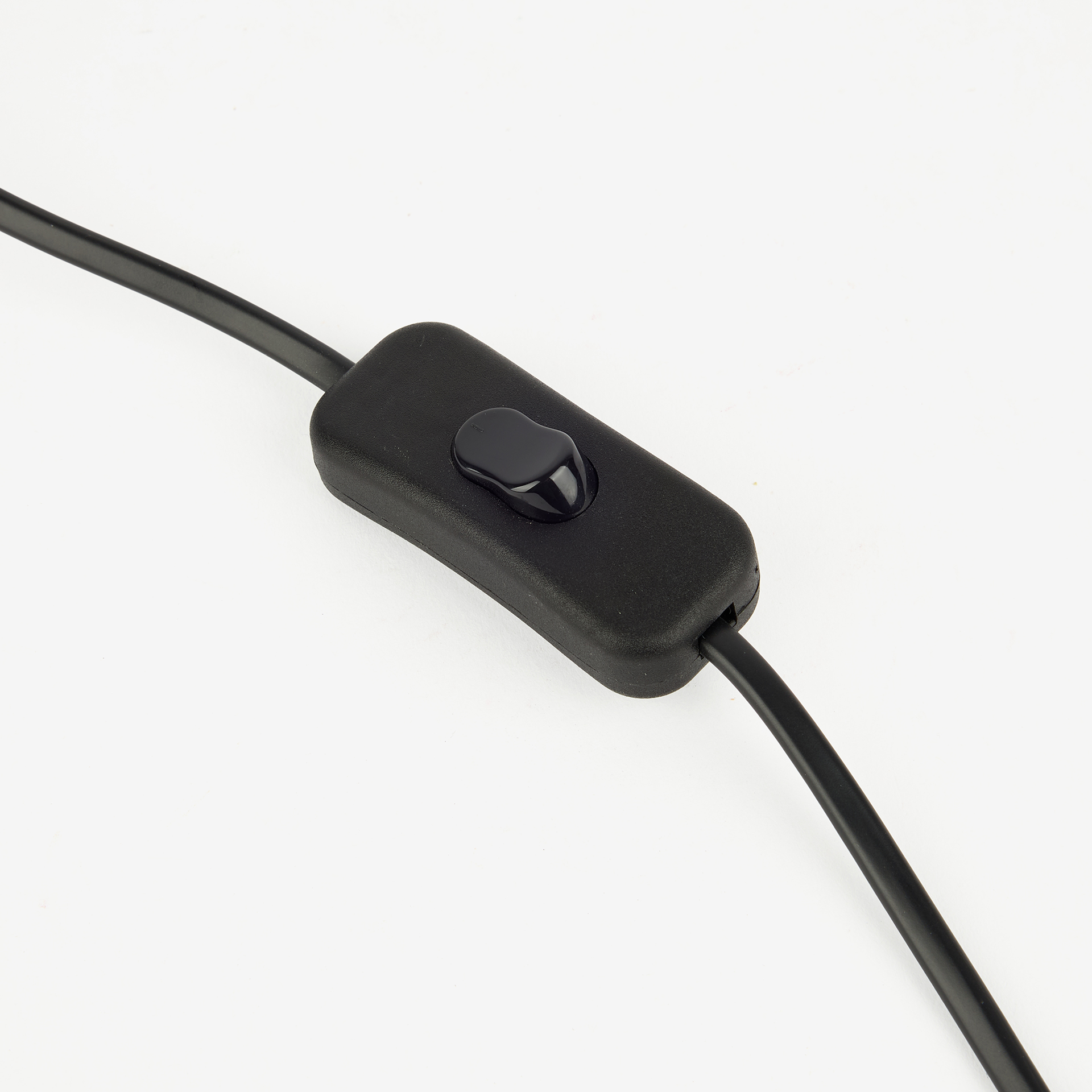 L&aacute;mpara de mesa negra de metal Jeyne 18x36cm