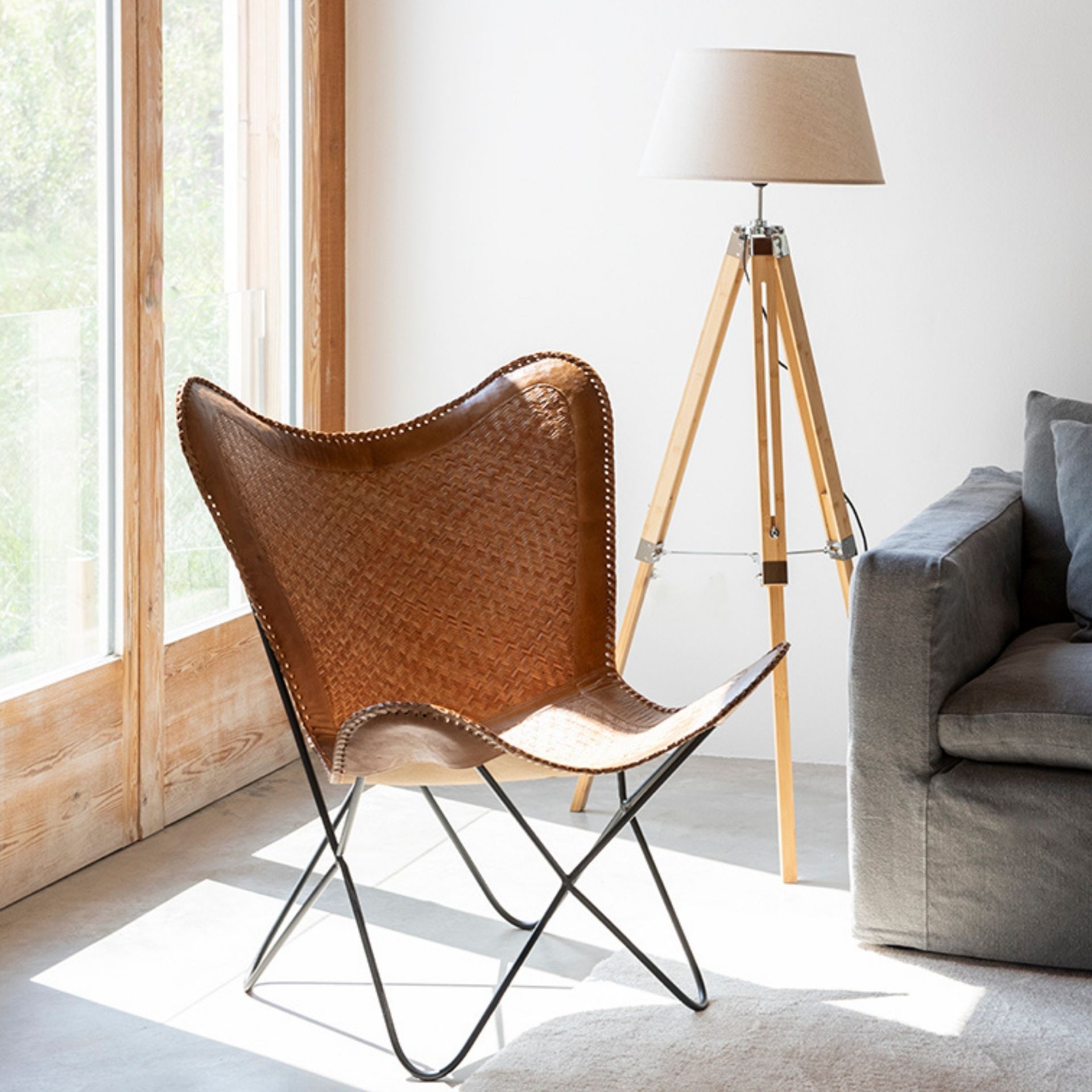 Silla mariposa de cuero y ratán marrón Katy 72x78x92cm