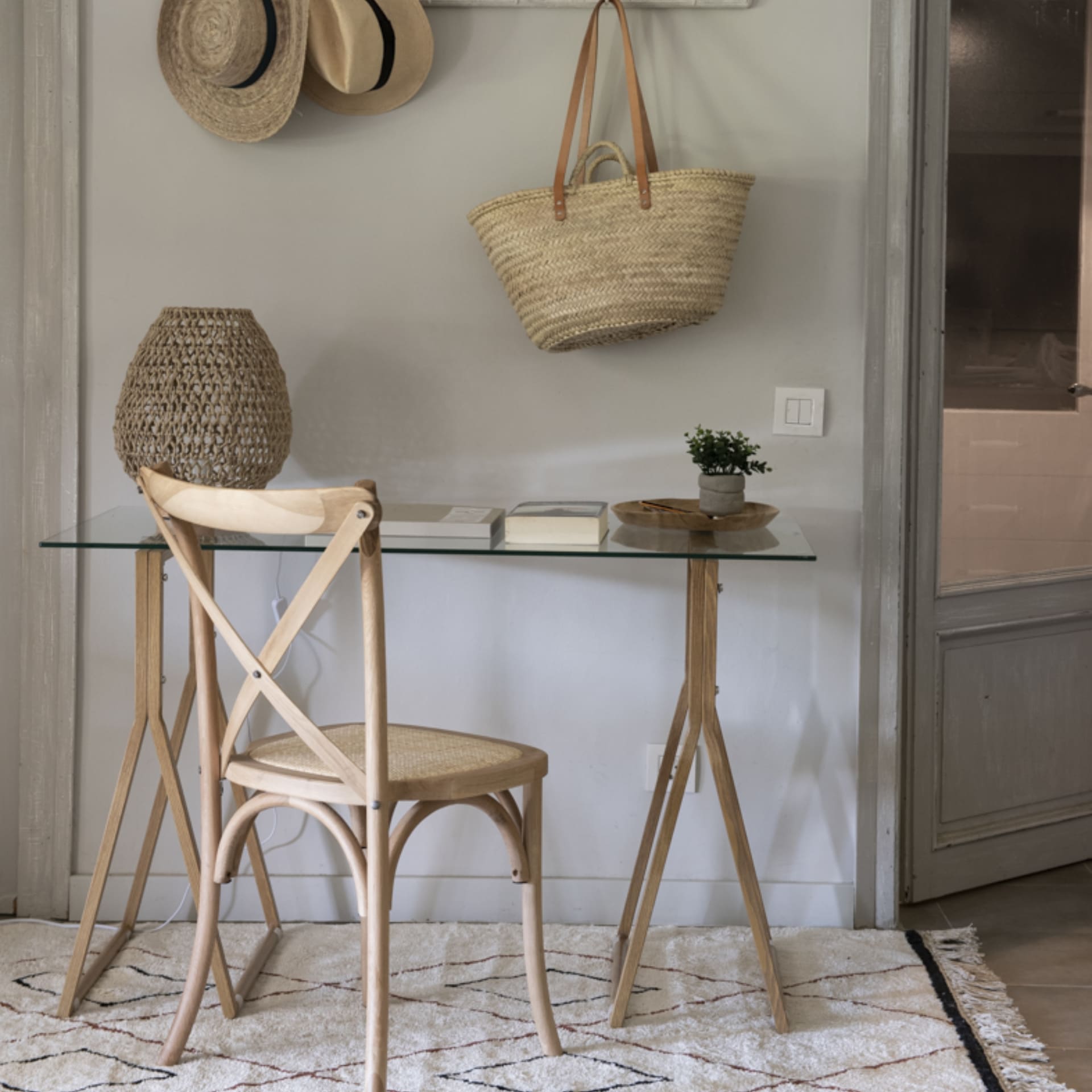 L&aacute;mpara de mesa de papel y metal con base de madera Kirsten &Oslash;30x36cm