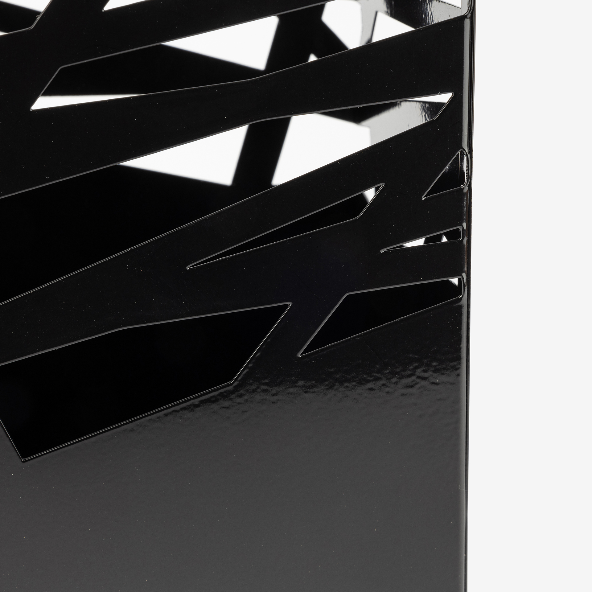 Parag&uuml;ero de metal negro 15x15x49cm