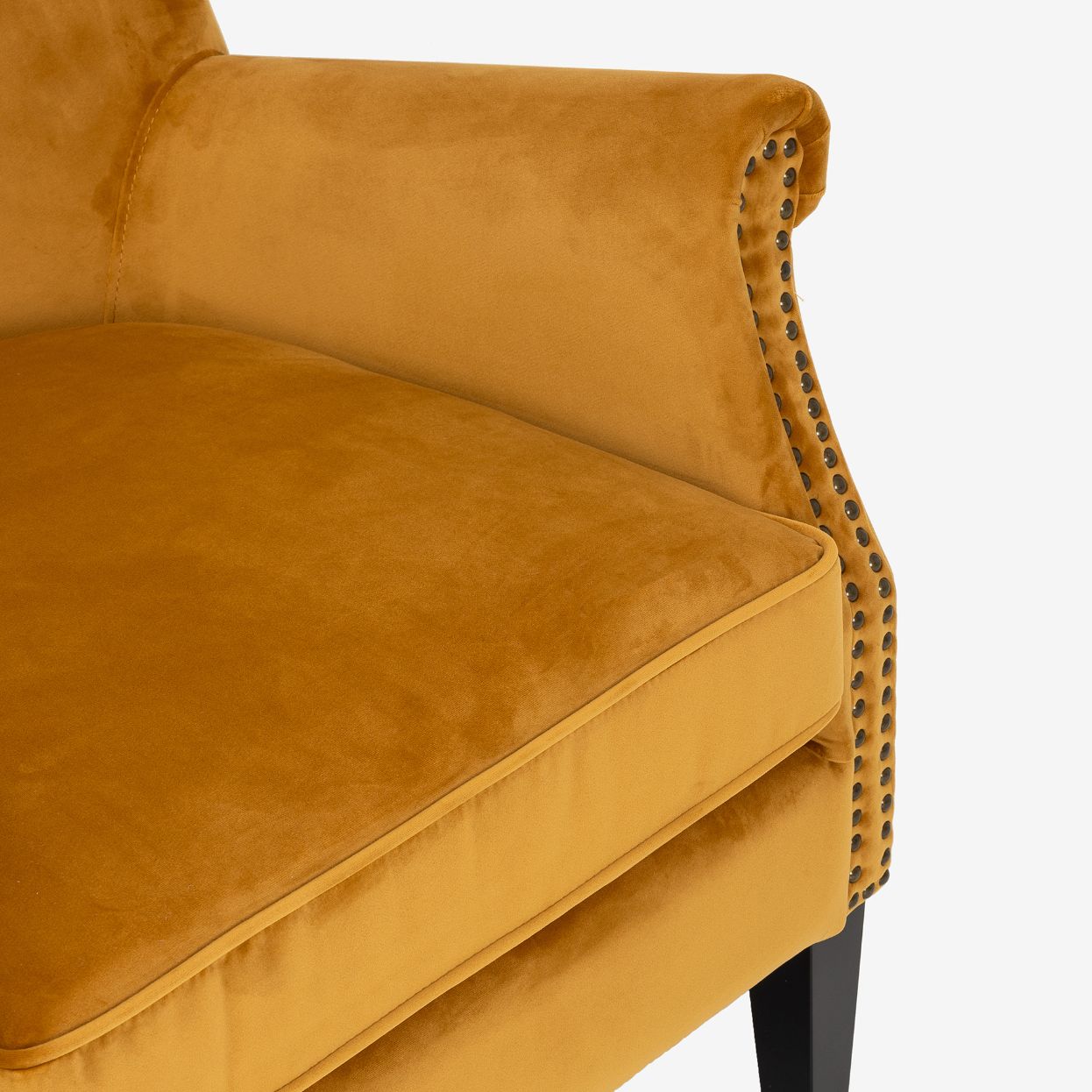 Butaca de terciopelo mostaza Aurora 79x75x79cm Clau&Chloe